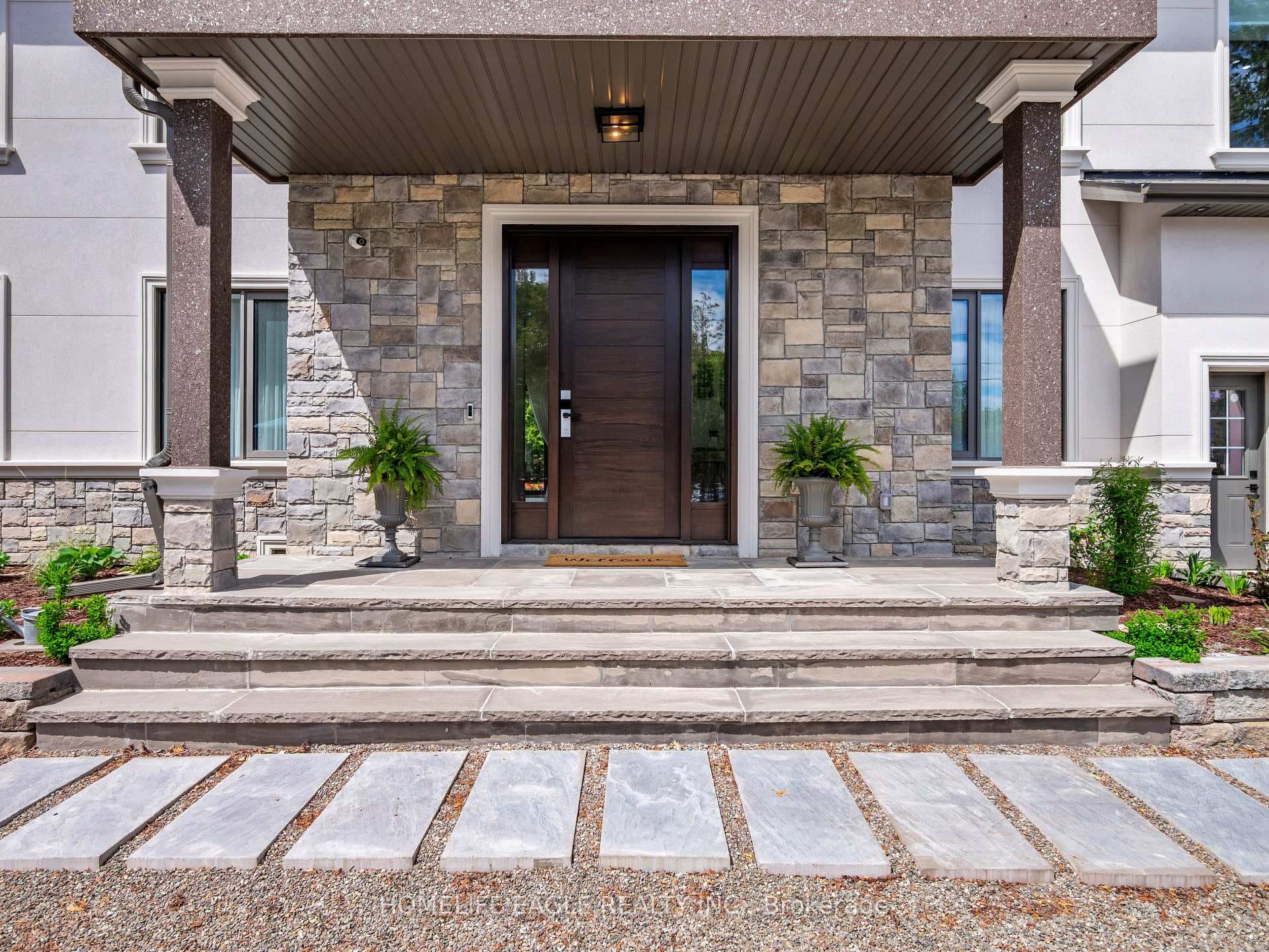 15714 Bathurst Street photo 3