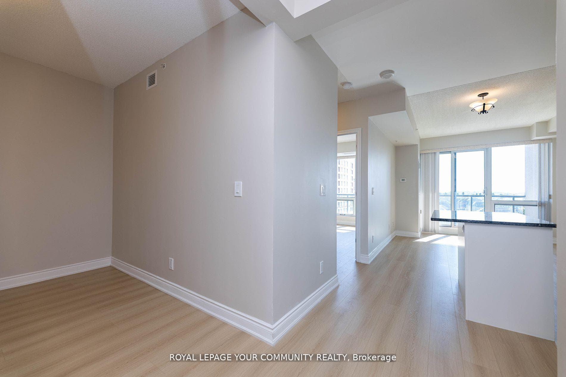 9090 Yonge Street Unit 607 photo 15