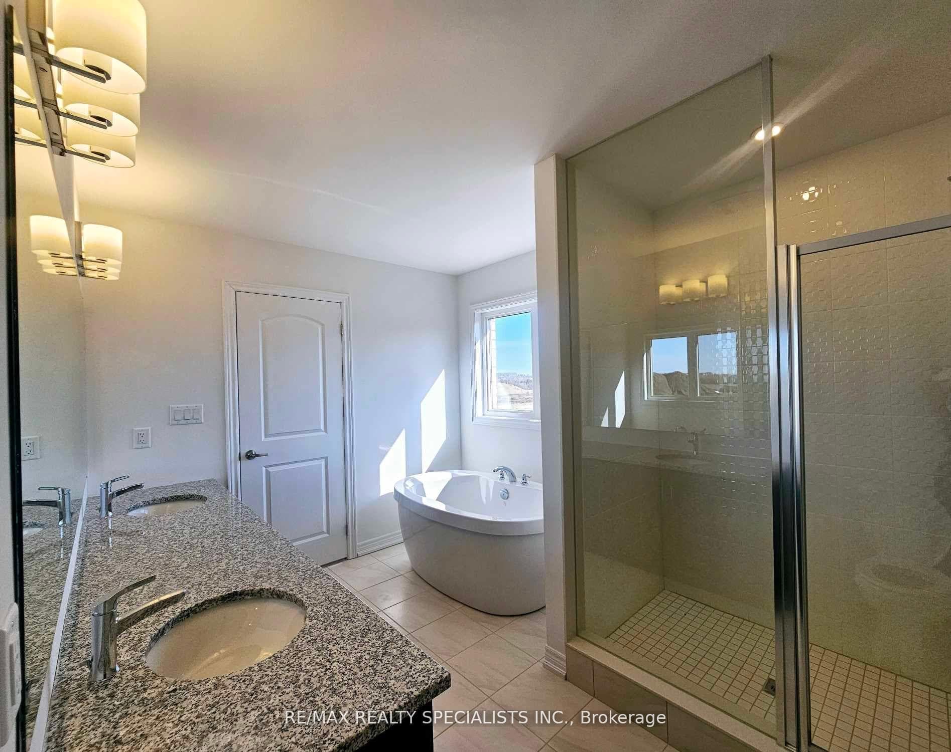 7 Abbey Crescent photo 33