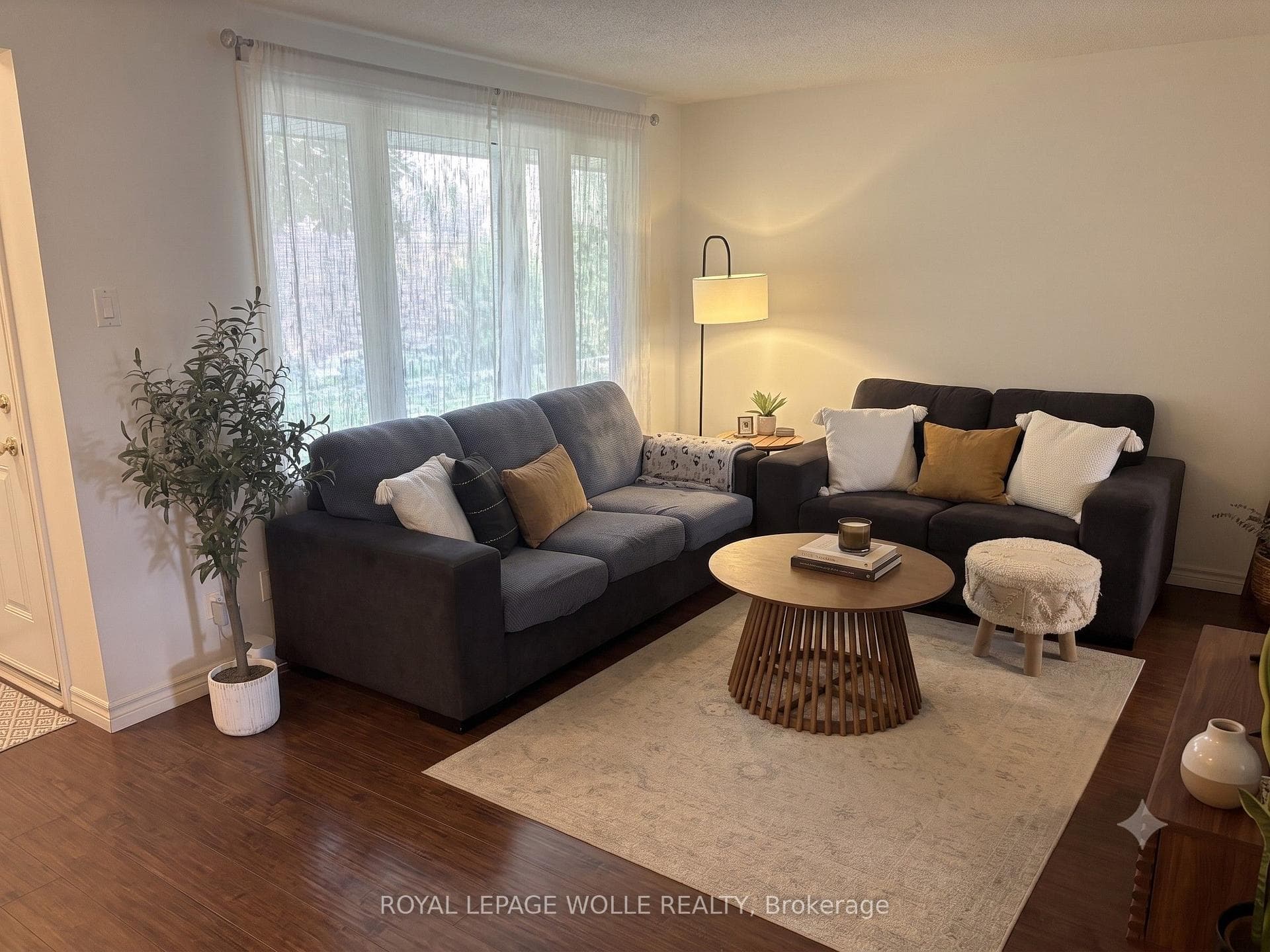 279 Sandowne Drive Unit 14 photo 4