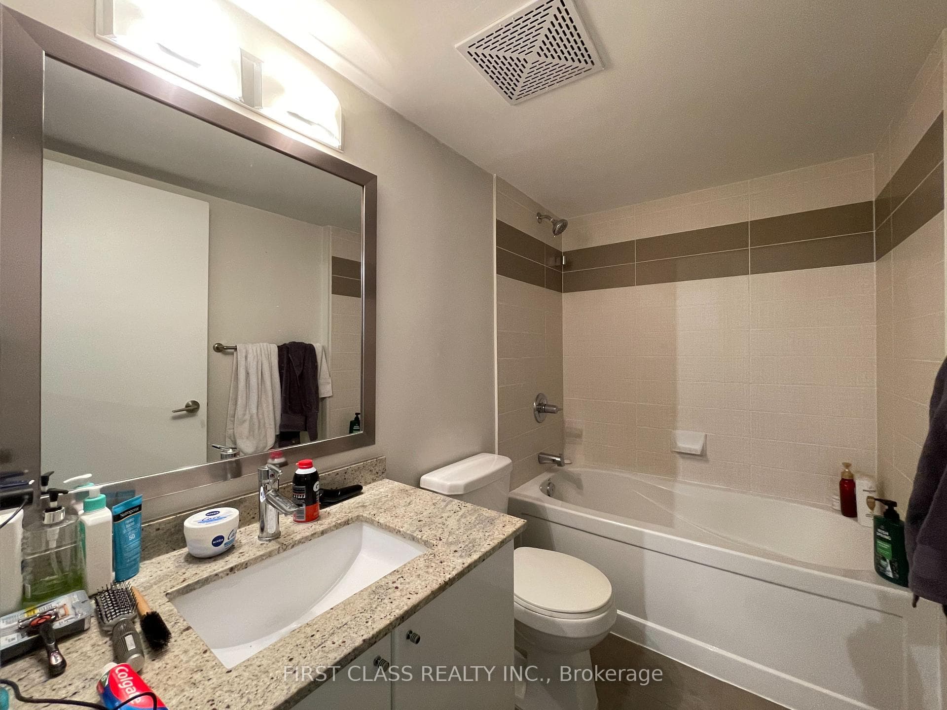 33 Bay Street Unit 801 photo 9