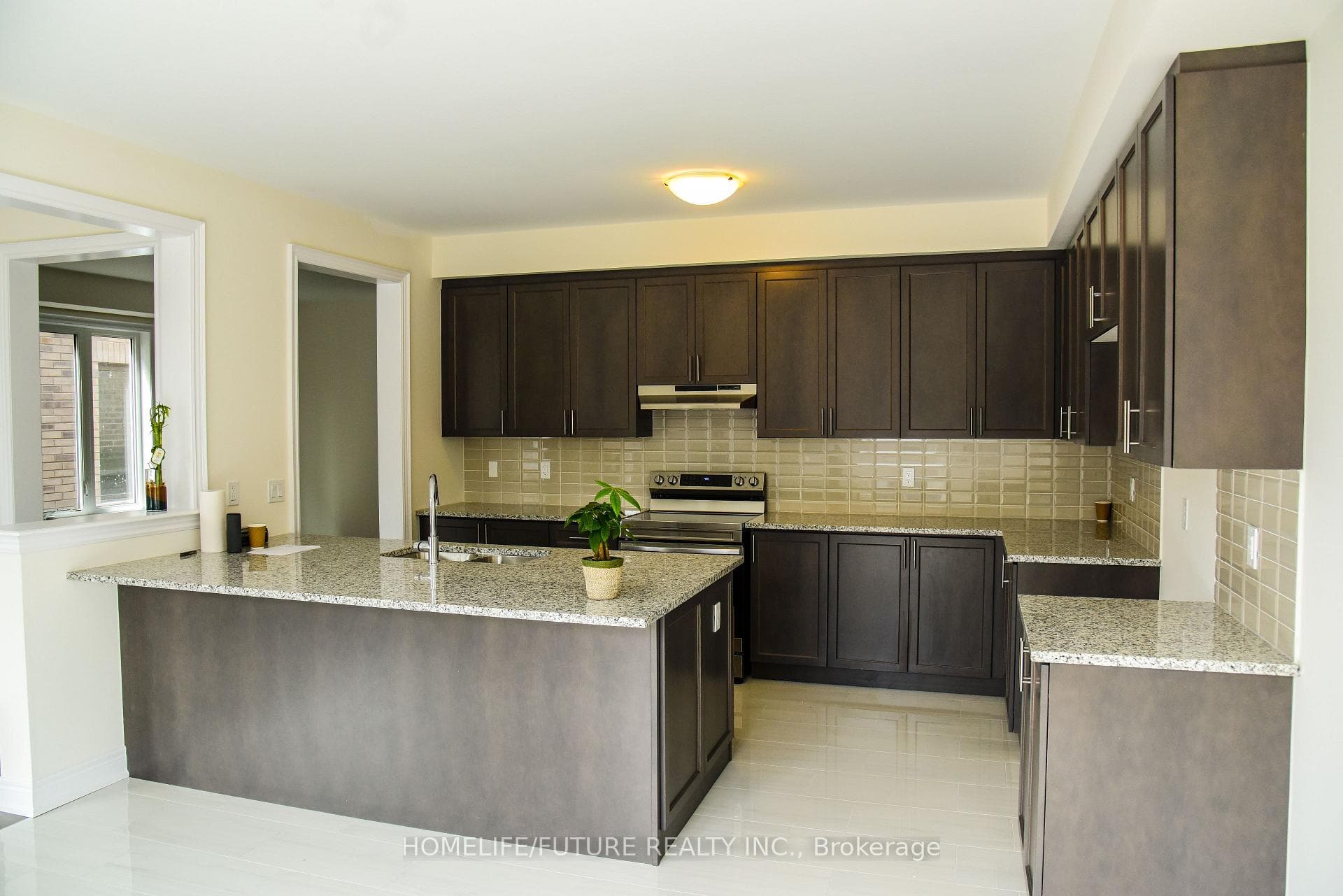 105 WAMSLEY Crescent photo 8