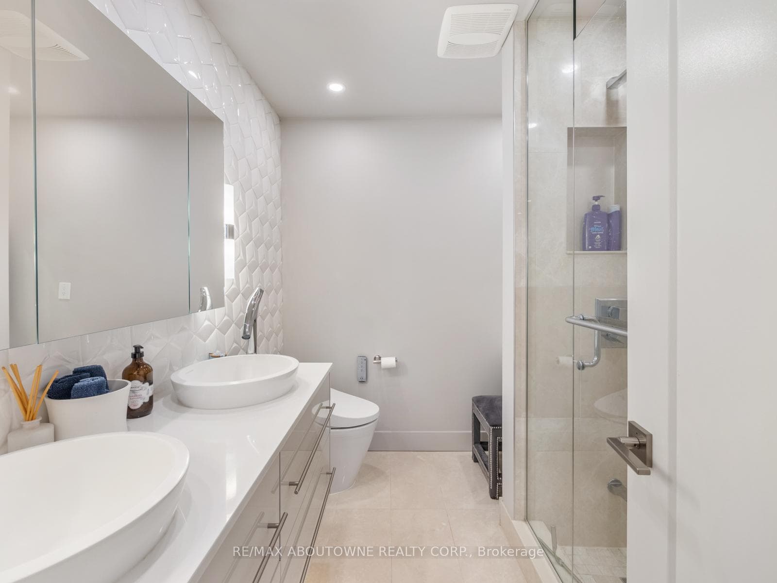2121 Lakeshore Road Unit 204 photo 25