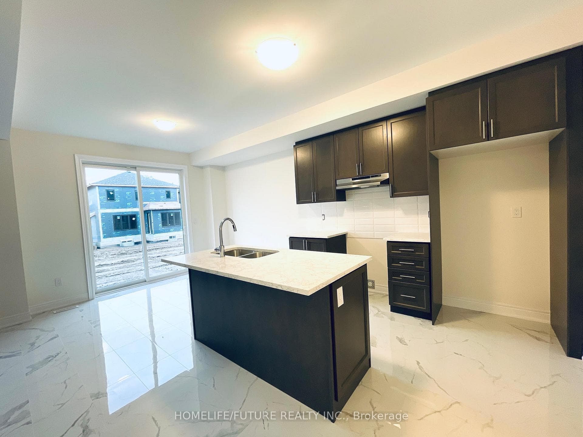 15 Wesley Brooks Street photo 5