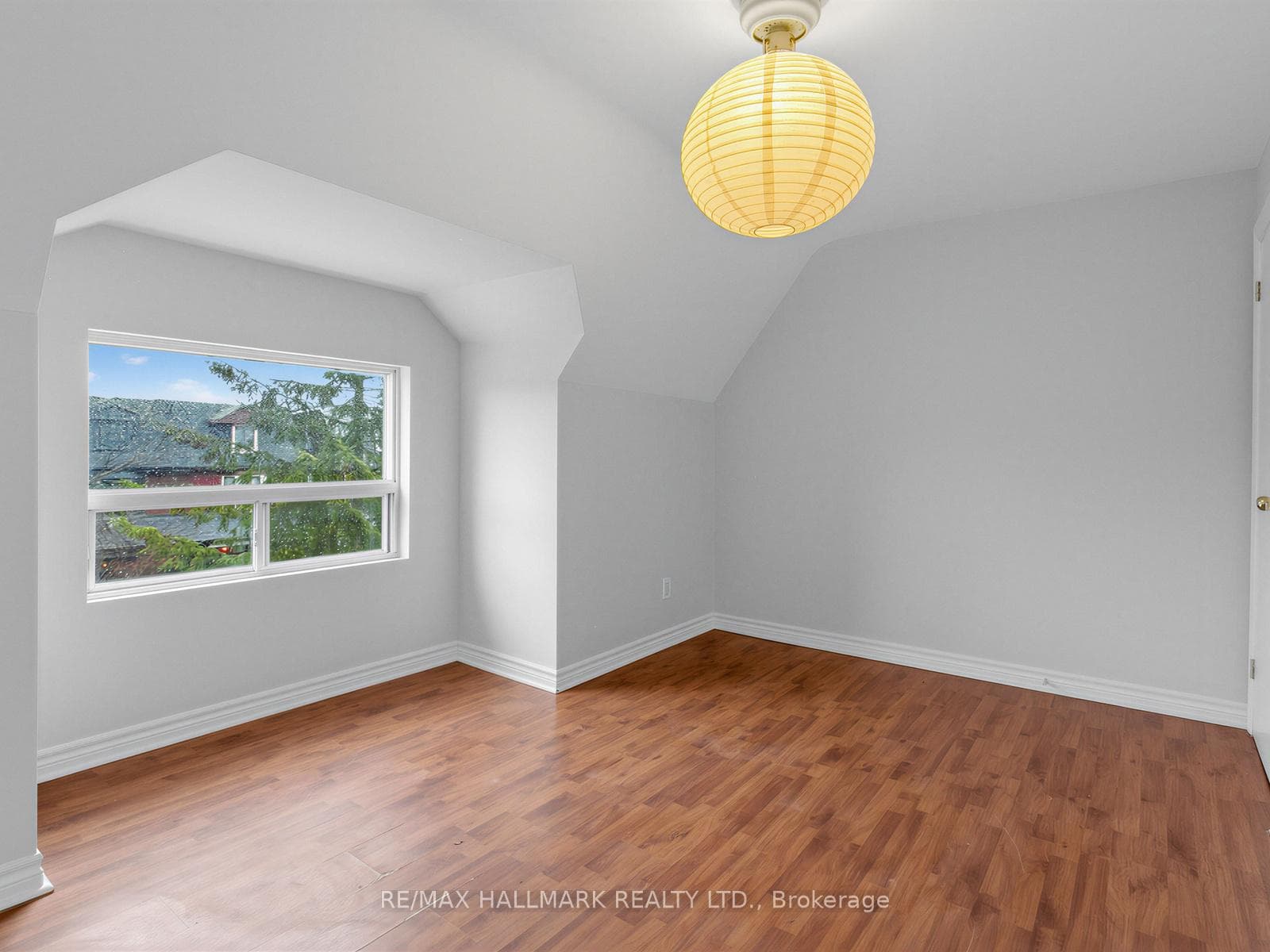 276 Grace Street photo 18
