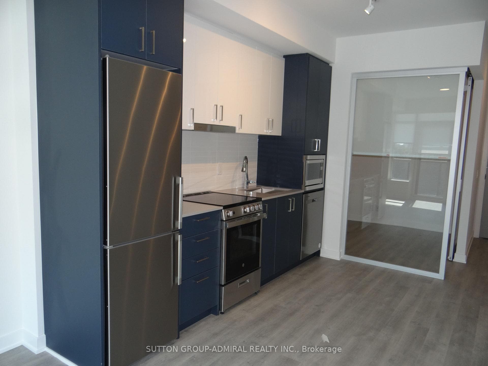 30 Upper Mall Way Unit 405 photo 5