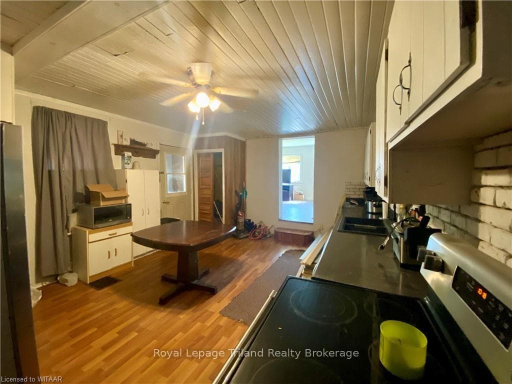 Spacious Eat-In Kitchen