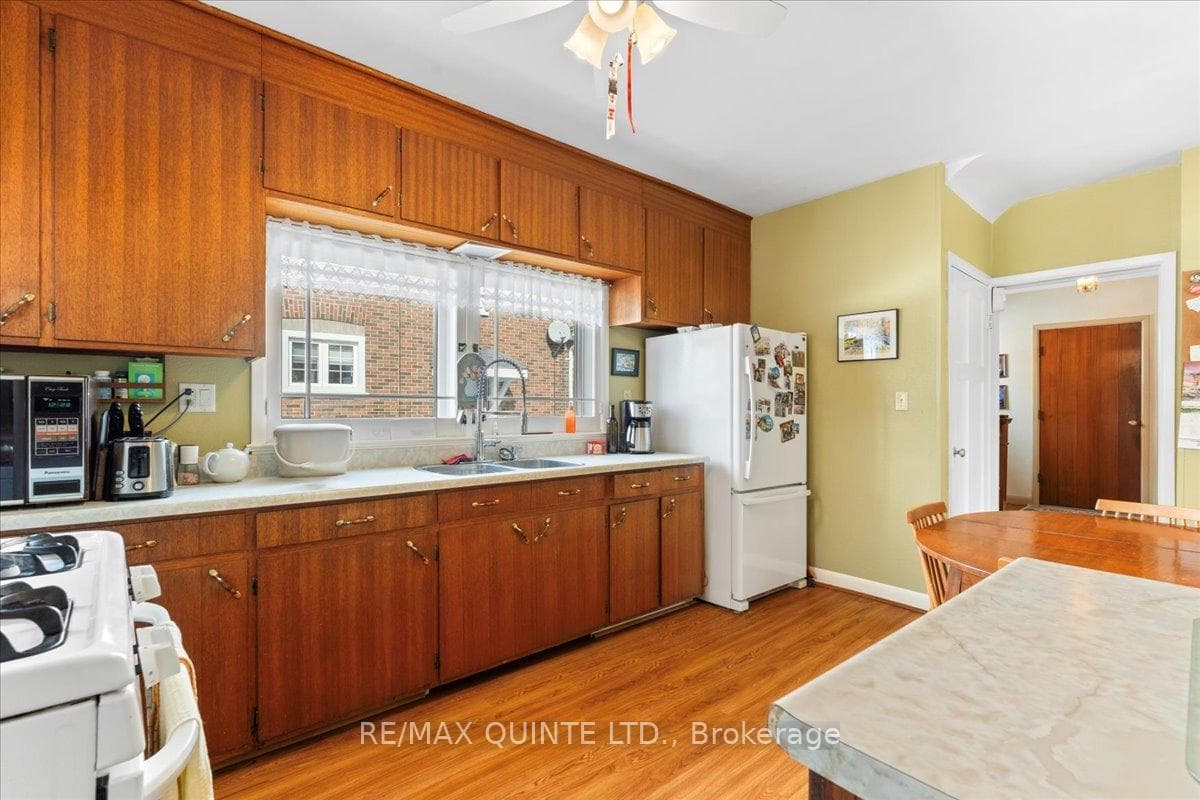216 Foster Avenue photo 20