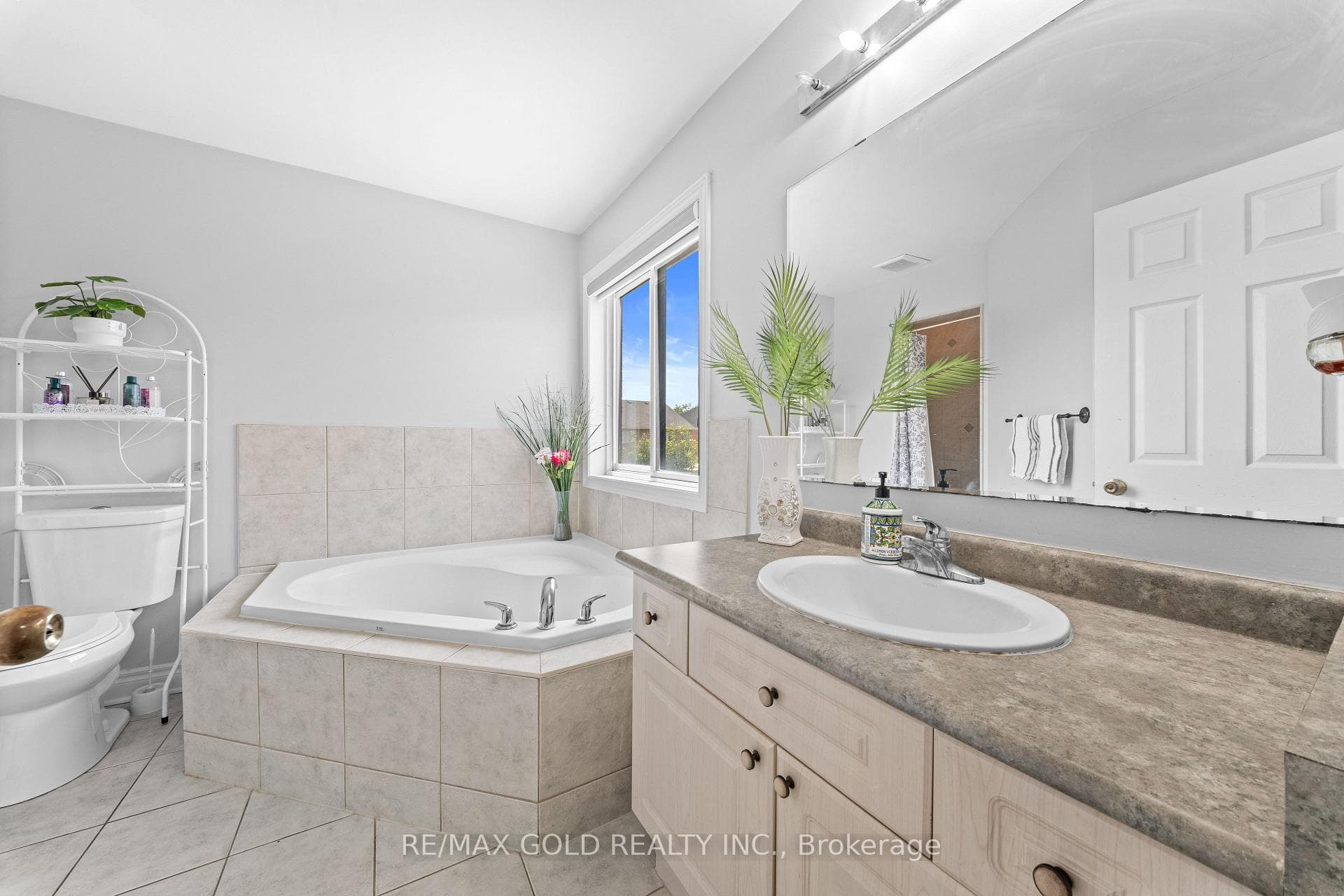 8 Bayridge Drive photo 17