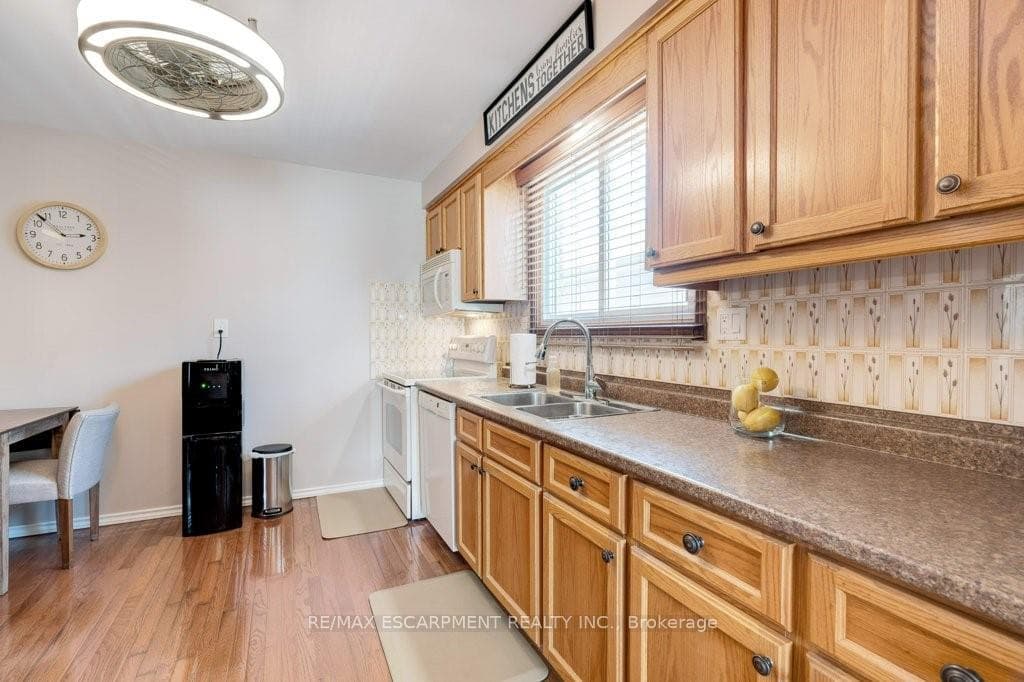 302 Highridge Avenue photo 16