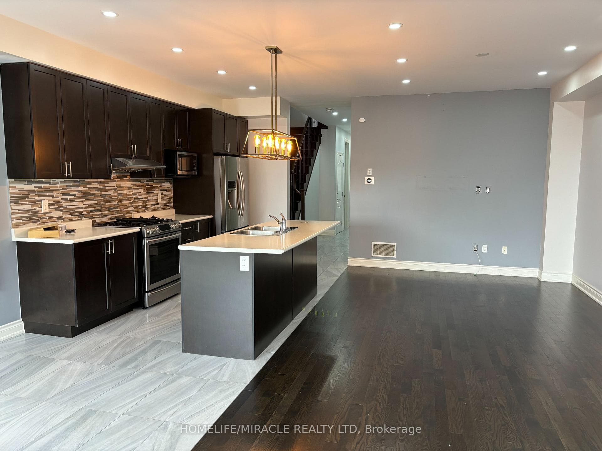 12 Gruenwald Gate Unit Main photo 6