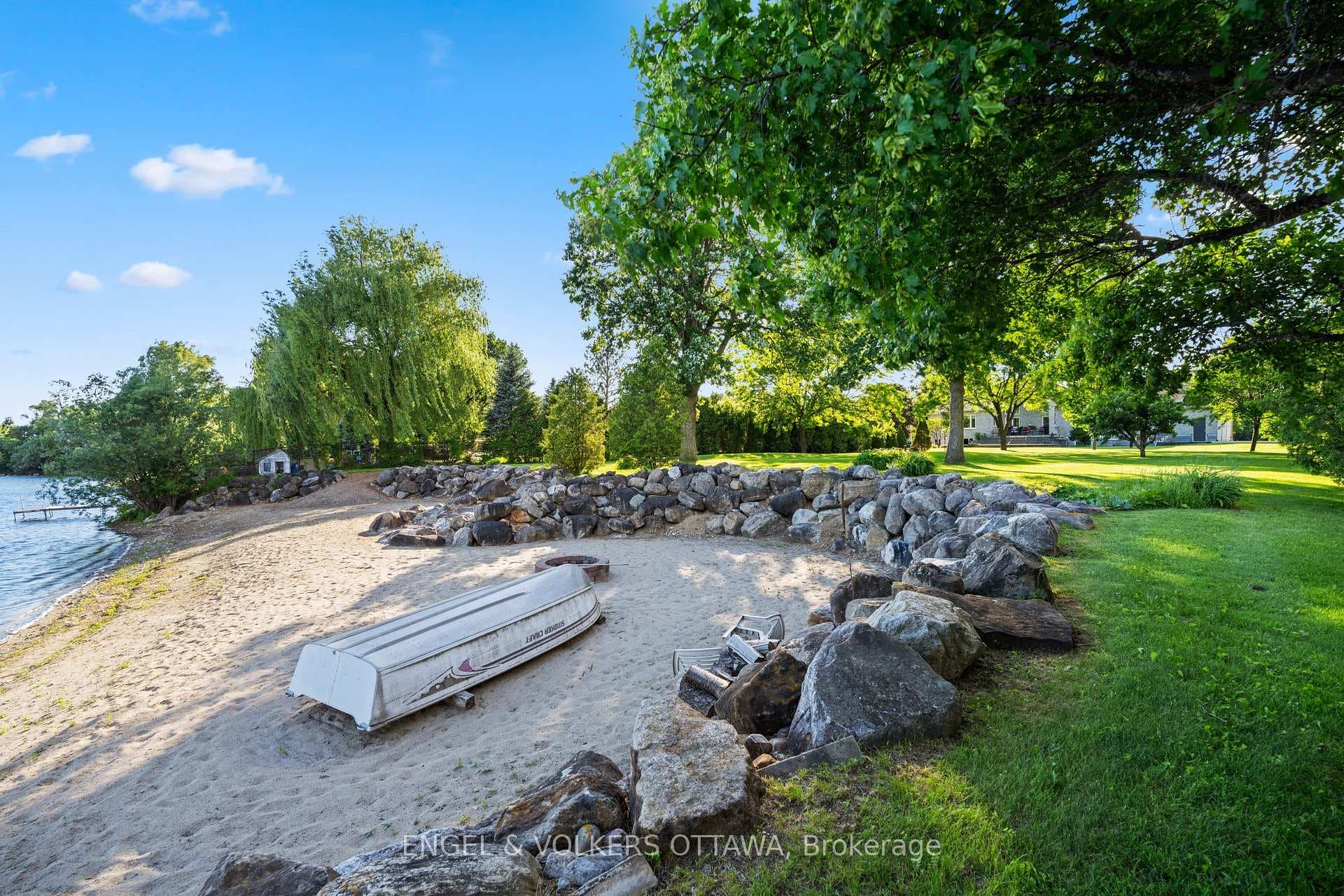 1562 Lakeshore Drive photo 49