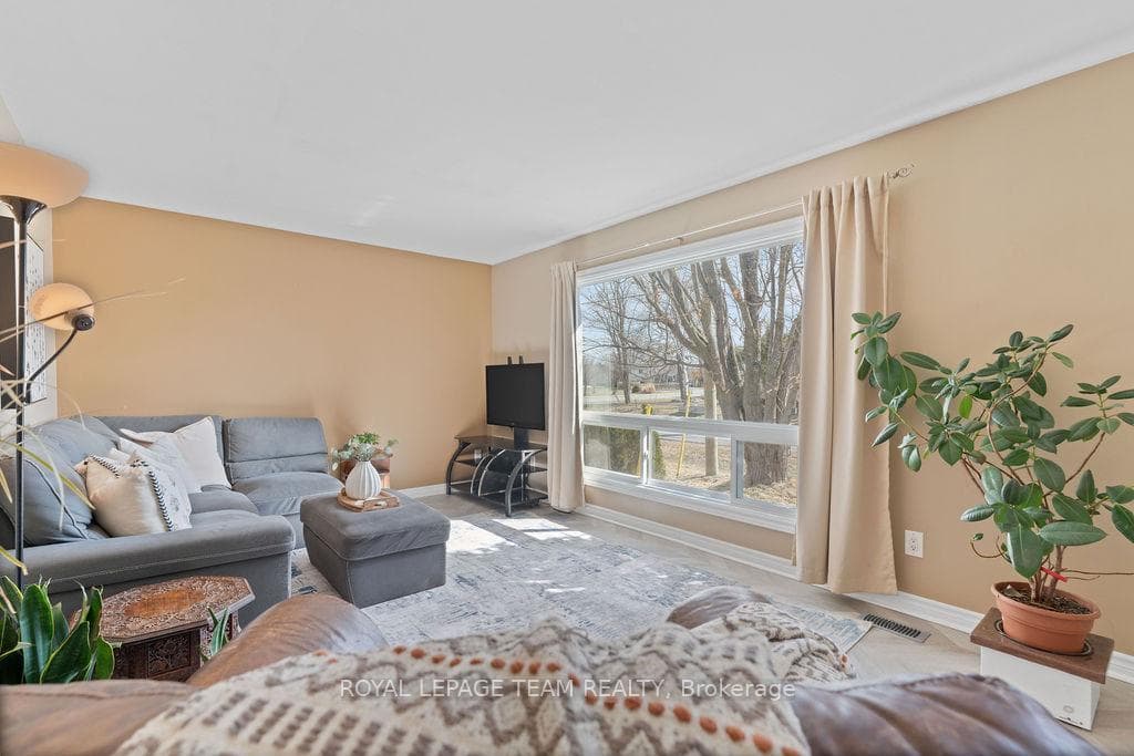 330 Shipman Drive photo 6