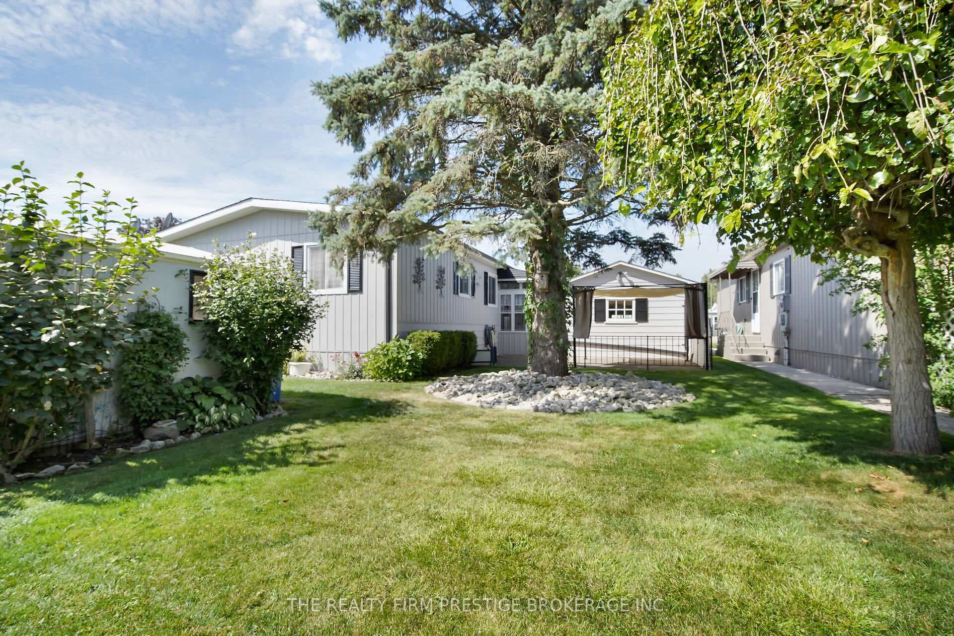 34 Miller St Street photo 20