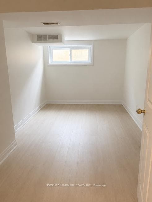 20 Burbank Drive photo 6
