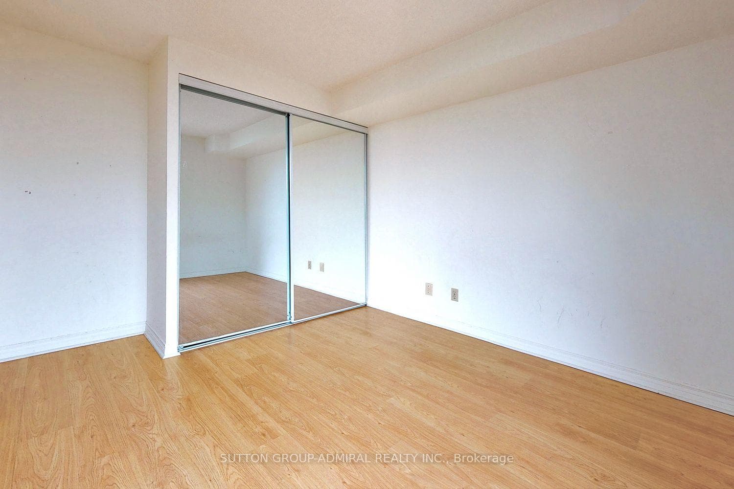 736 Bay Street Unit 2405 photo 9