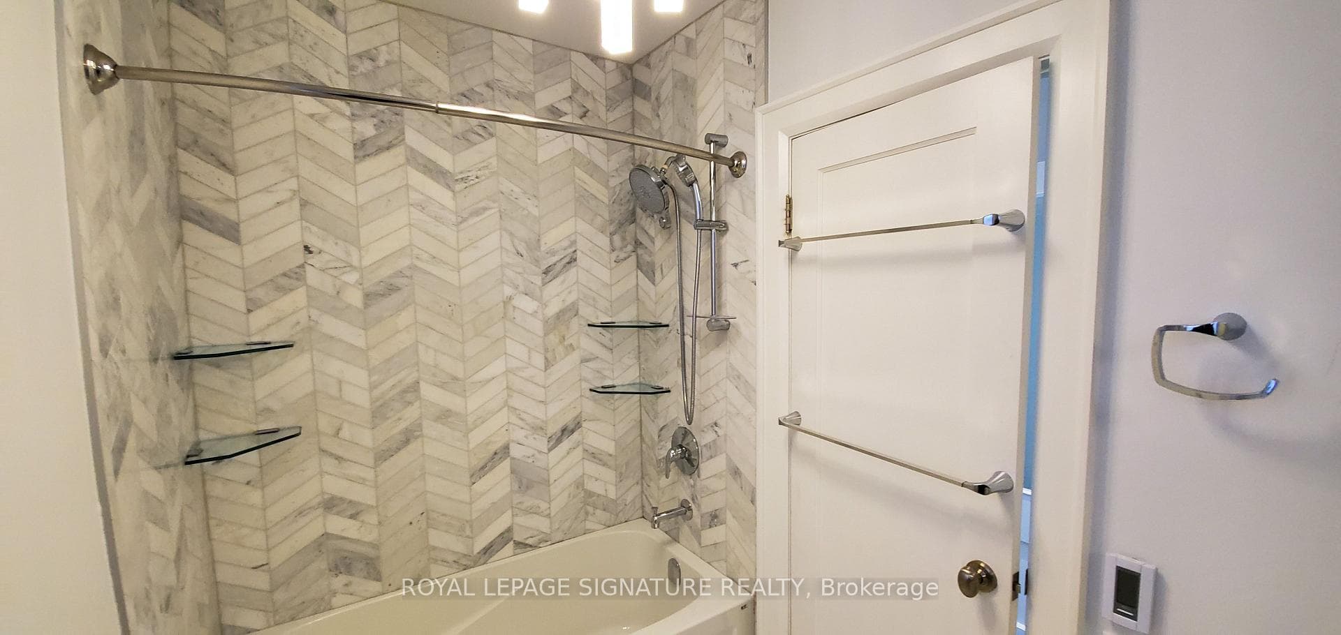 118 Parkhurst Boulevard photo 4