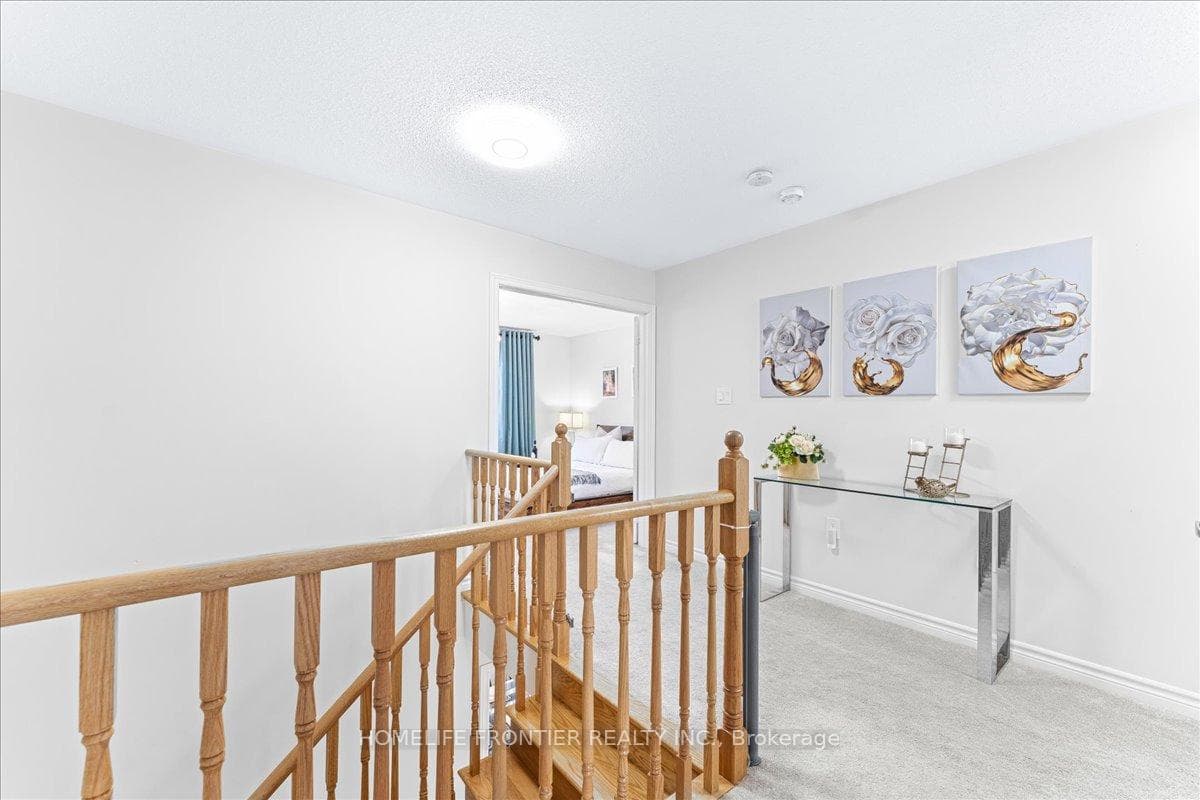 1512 Farrow Crescent photo 31