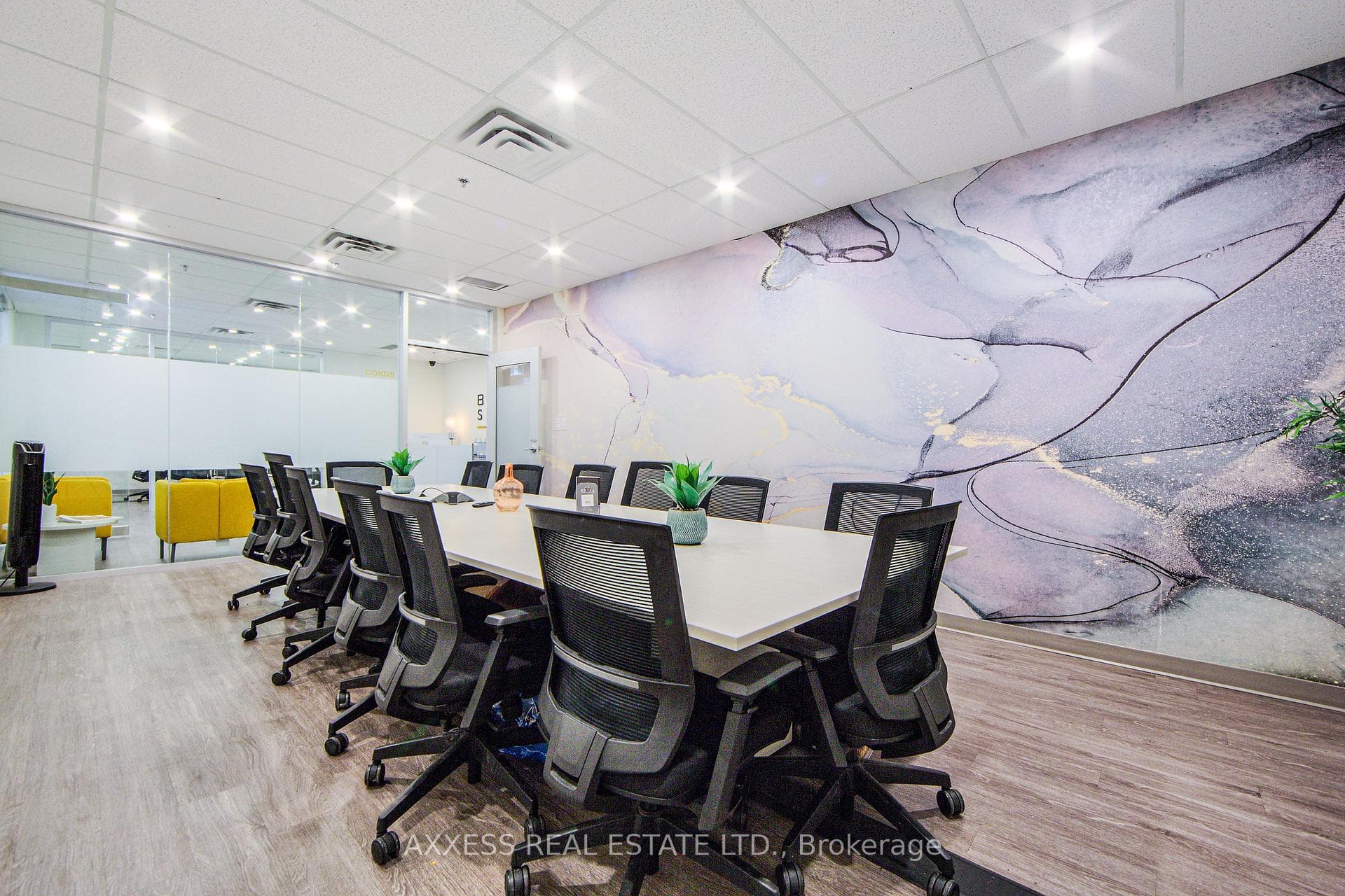 30 Eglinton Avenue Unit 400 photo 4