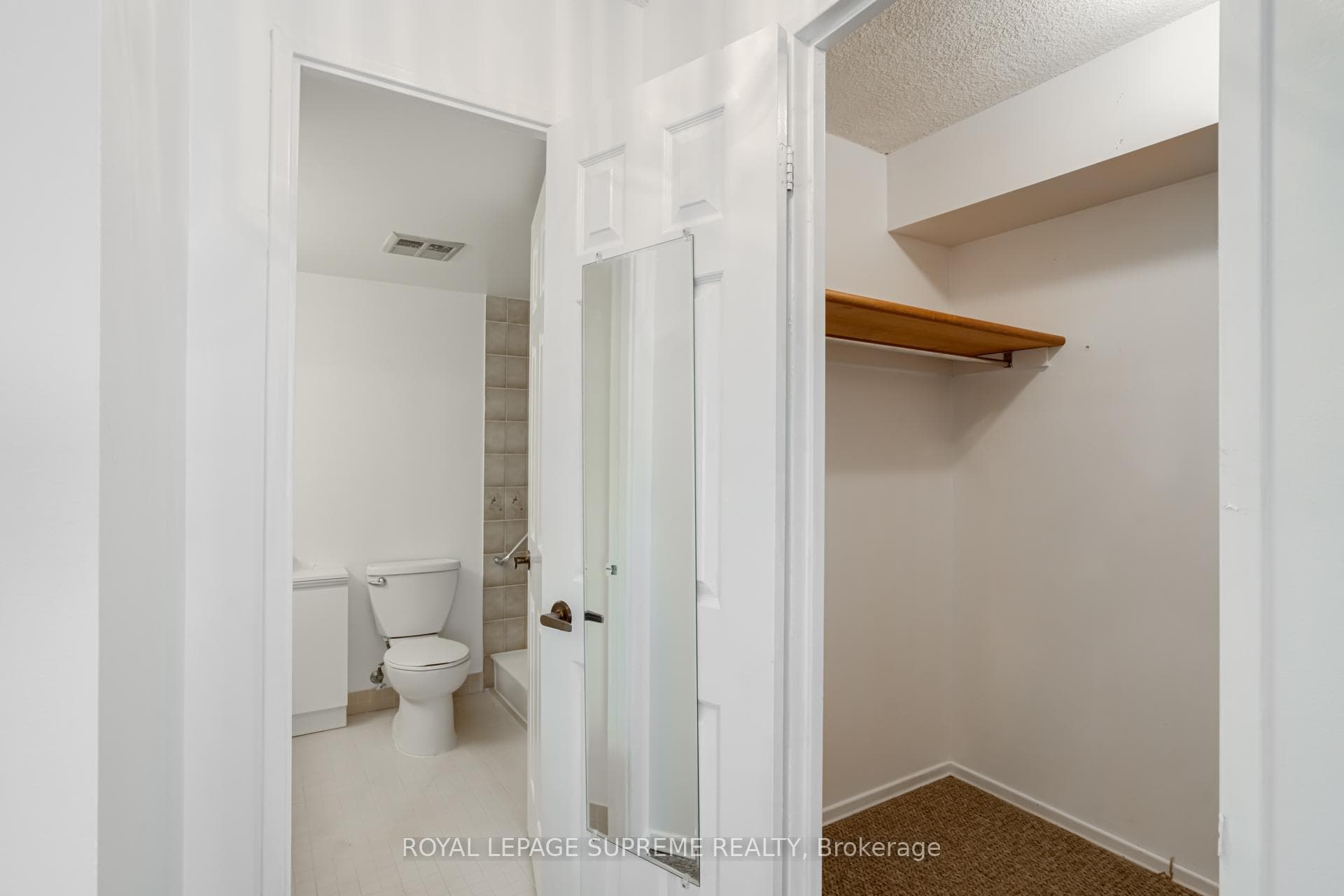 45 Carlton Street Unit 1404 photo 31