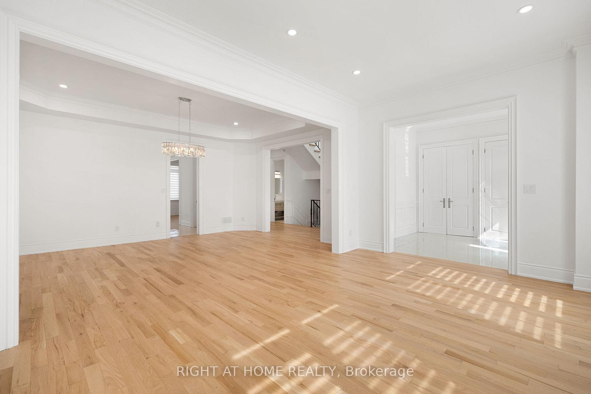 196 Florence Avenue photo 10