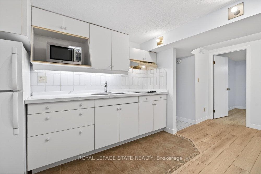 93 Varadi Avenue photo 25