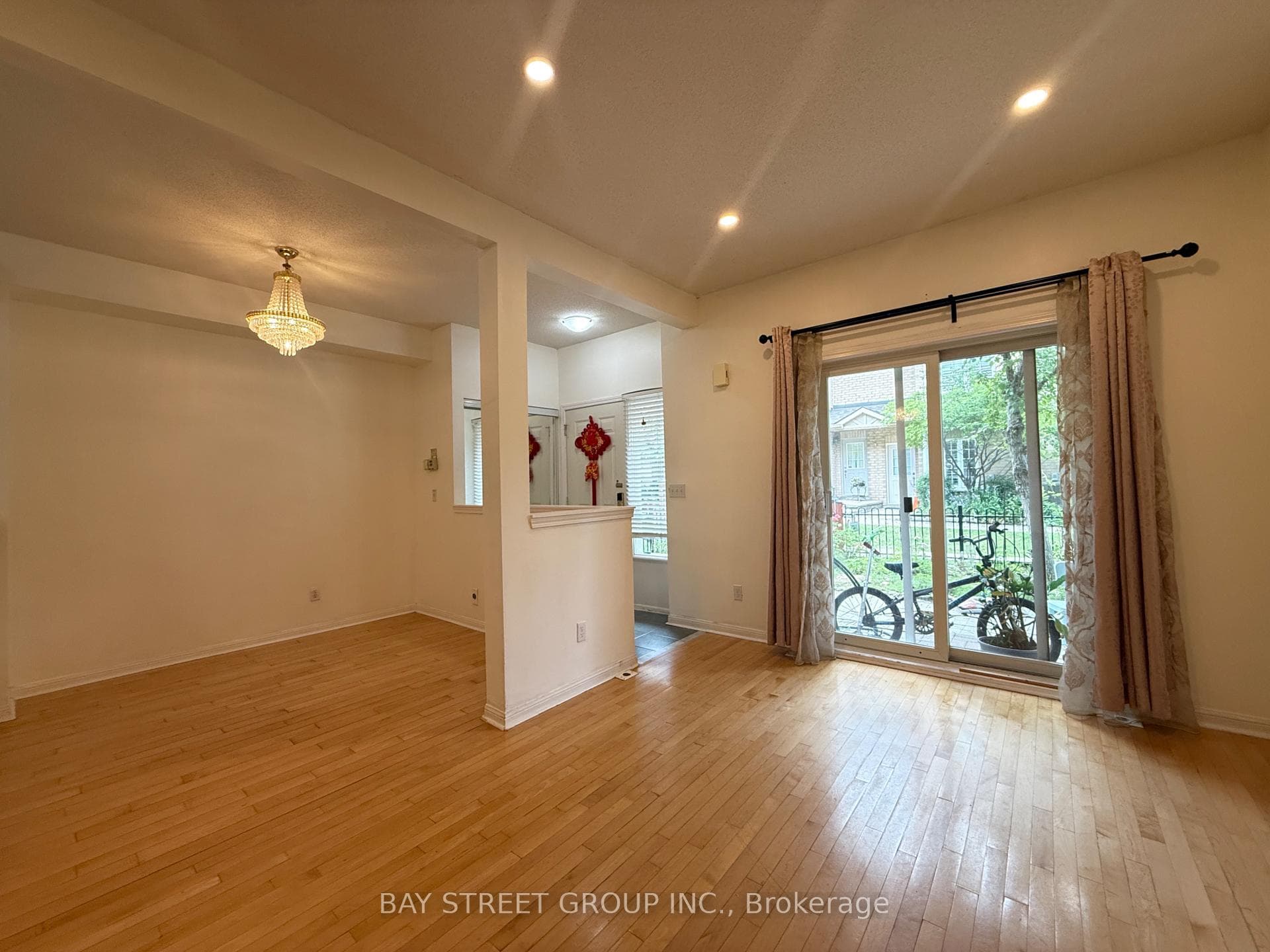 20 St Moritz Way Unit 16 photo 4