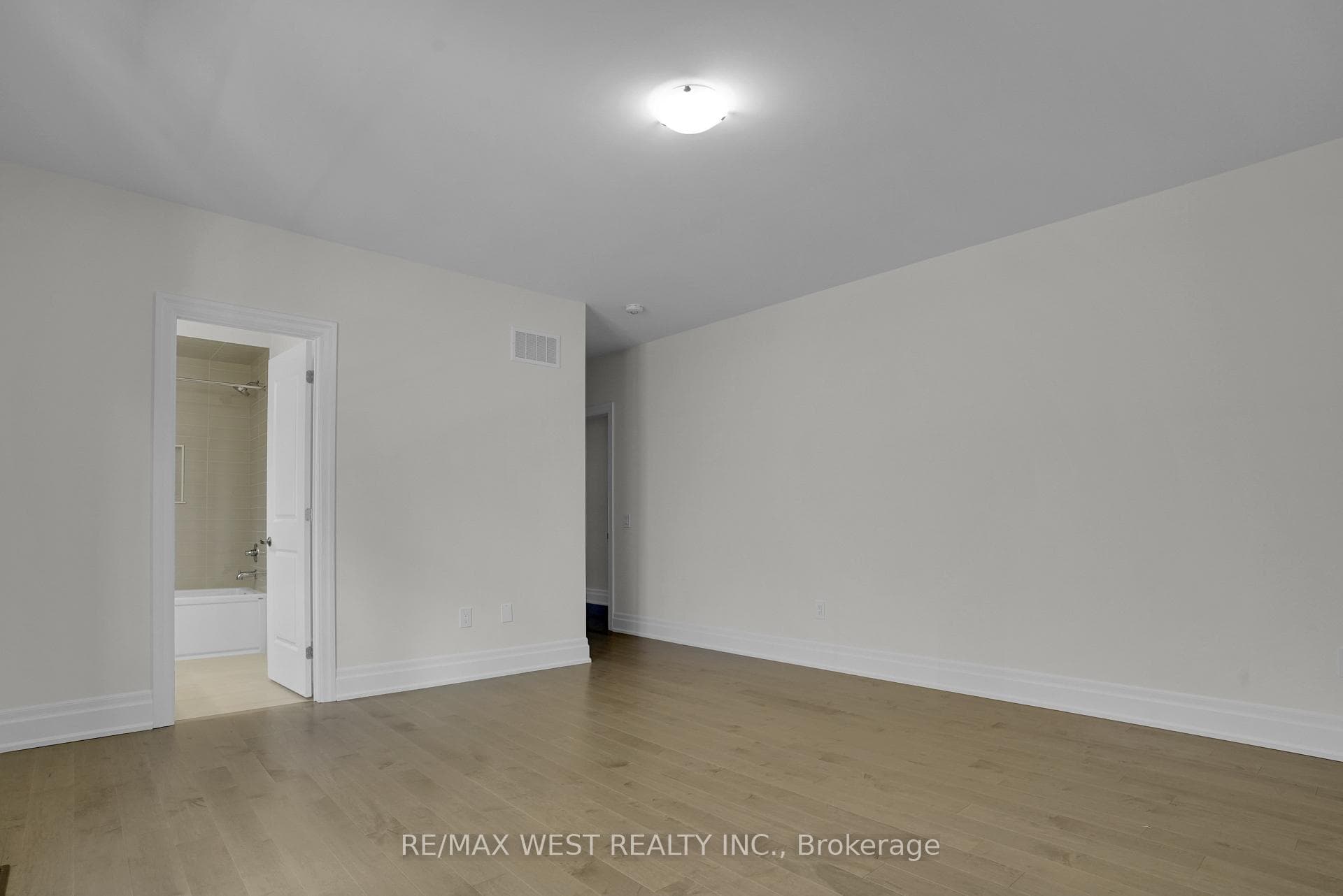 46 Enclave Court photo 31