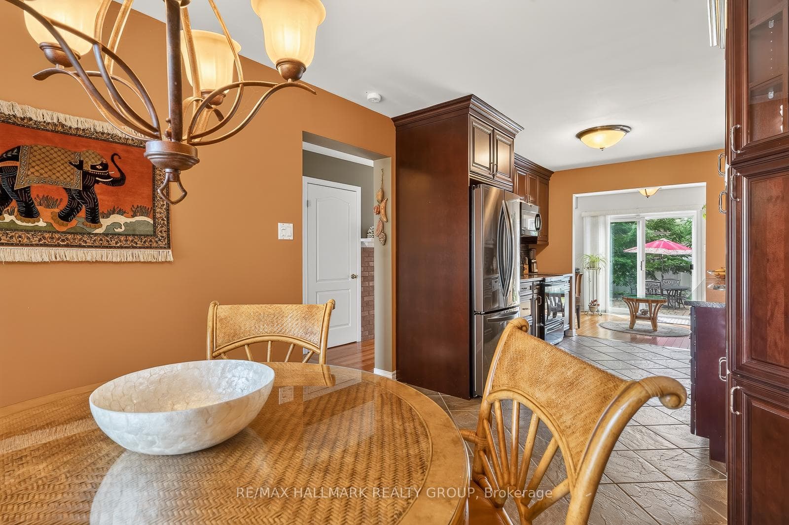 511 Deancourt Crescent photo 9