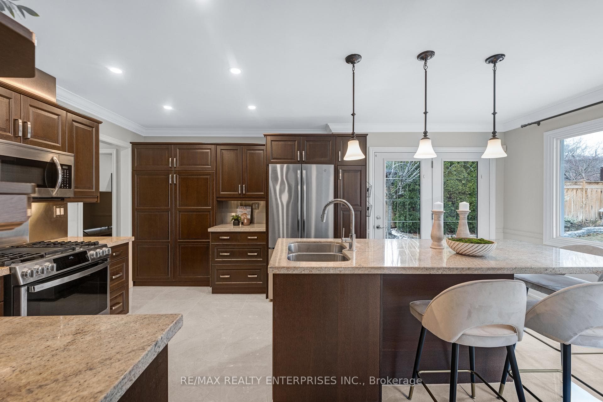 1053 Red Pine Crescent photo 10