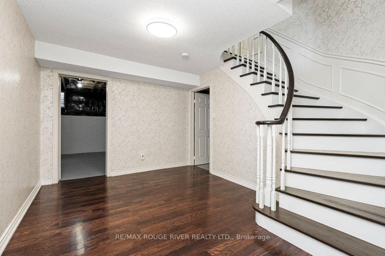 1 Brigadier Place photo 37