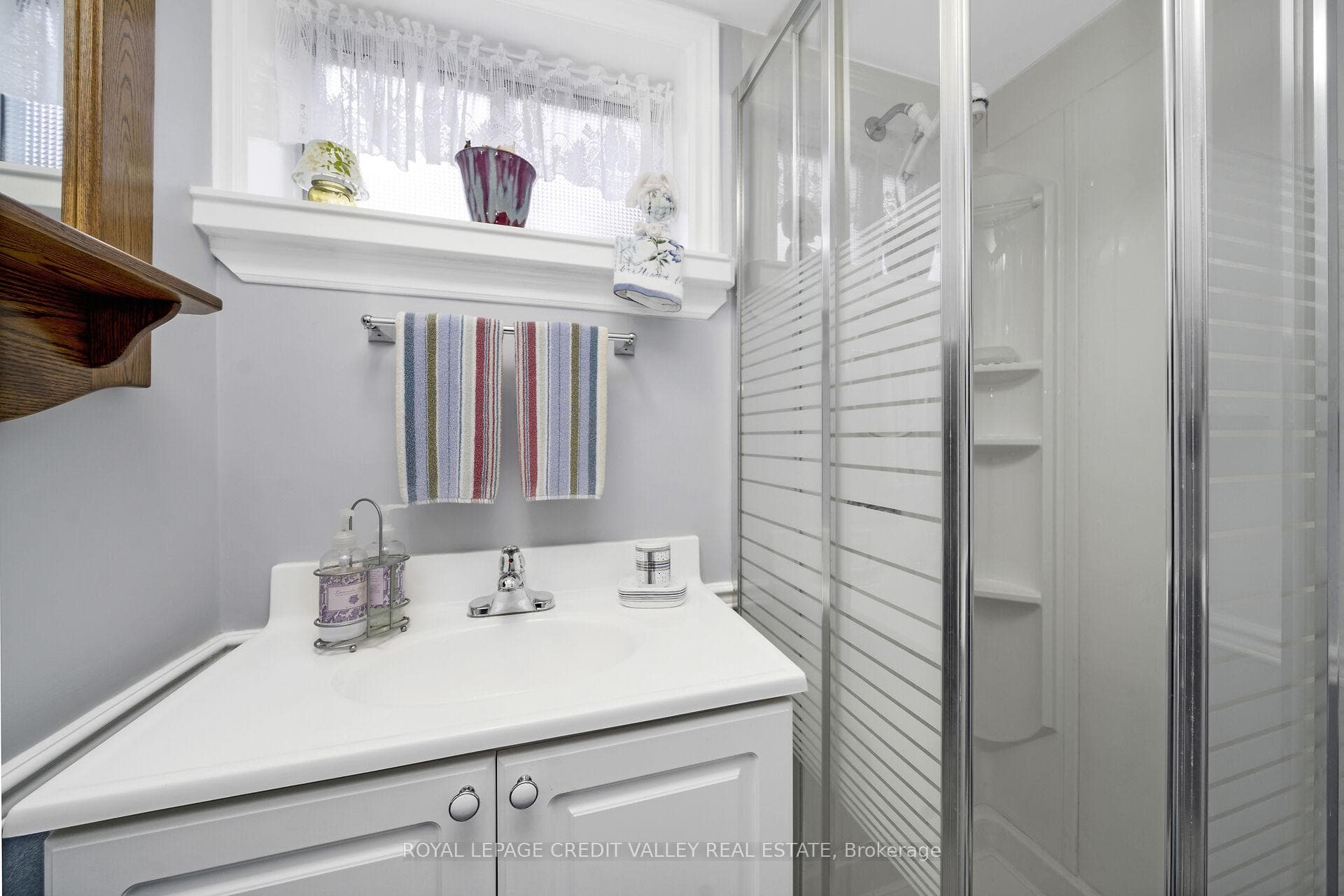 13 Bairstow Crescent photo 28