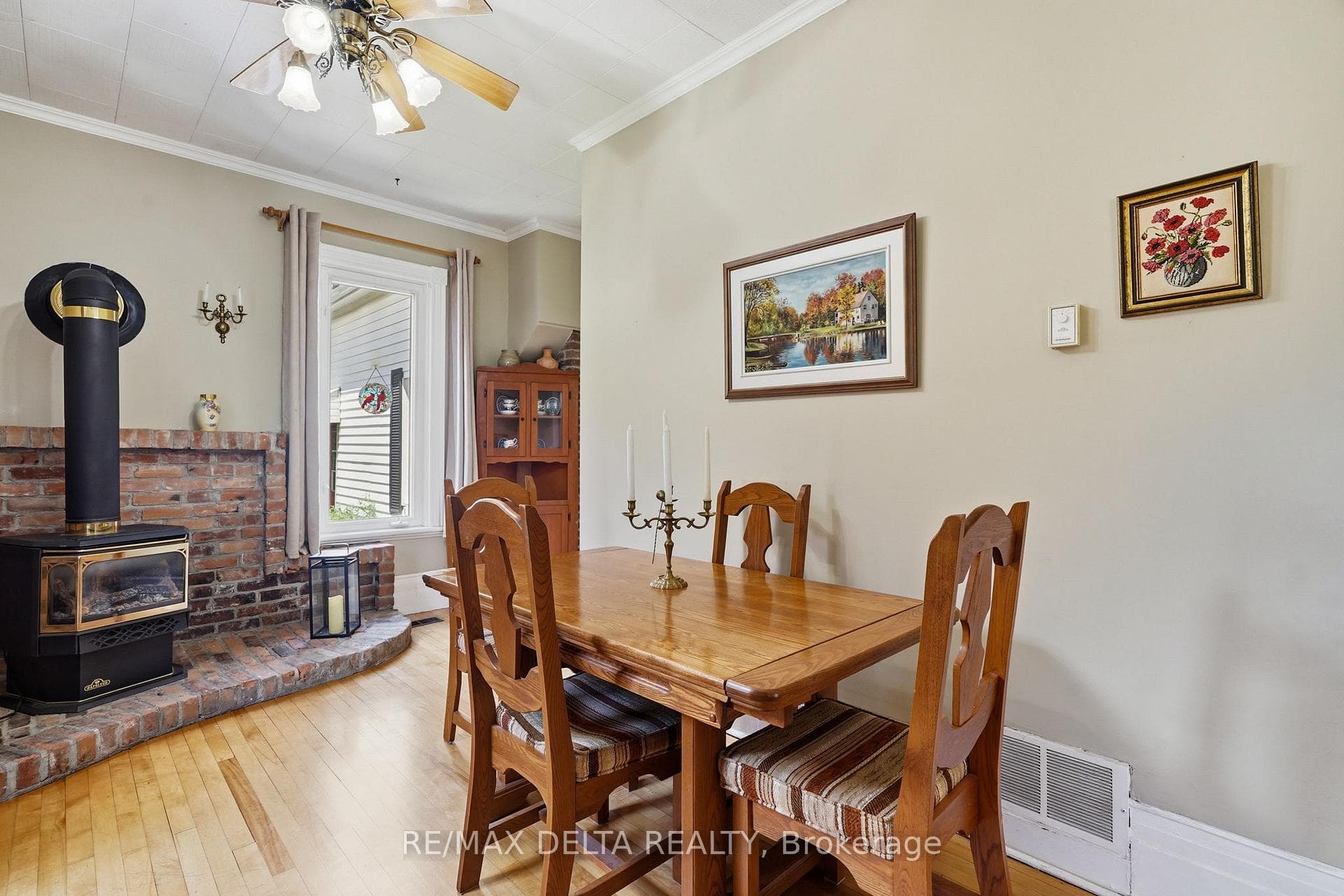 Gas fireplace in dining room.