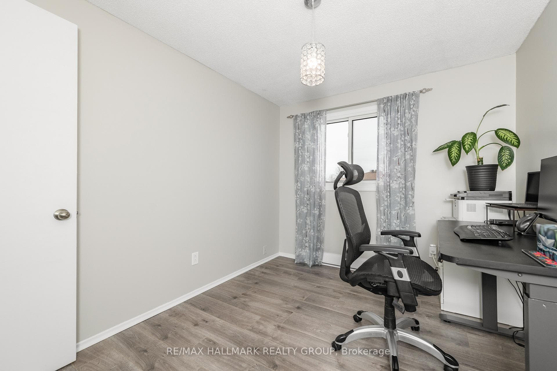 3353 HOGARTH Avenue photo 27