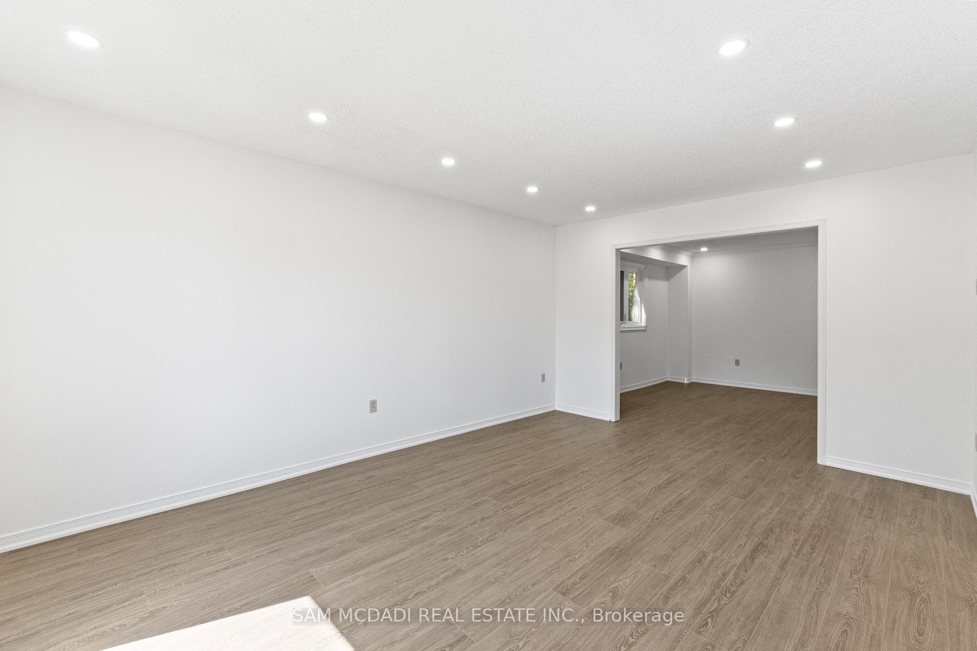 459 Glenashton Drive photo 11