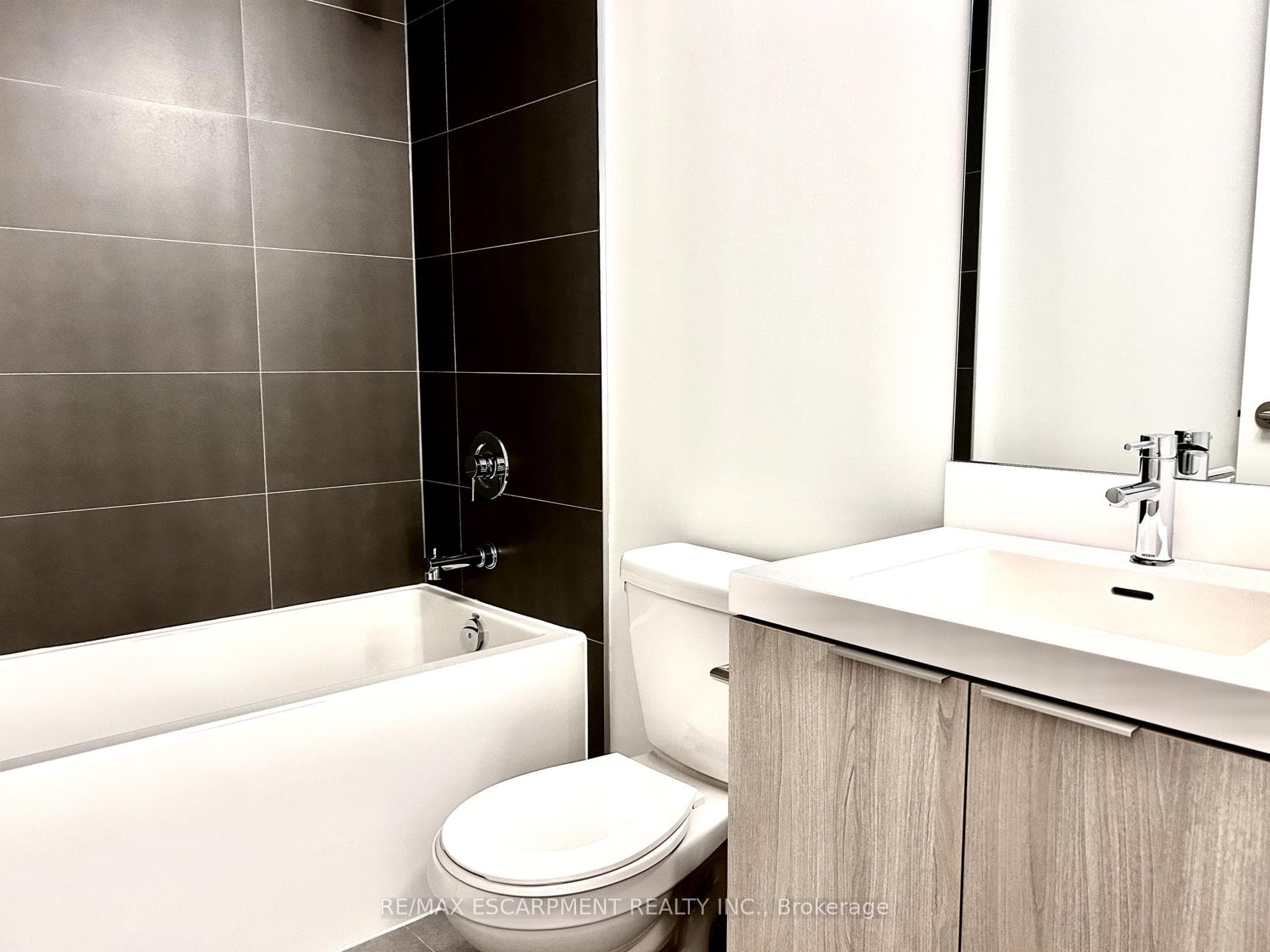 8 Widmer Street Unit 3203 photo 7