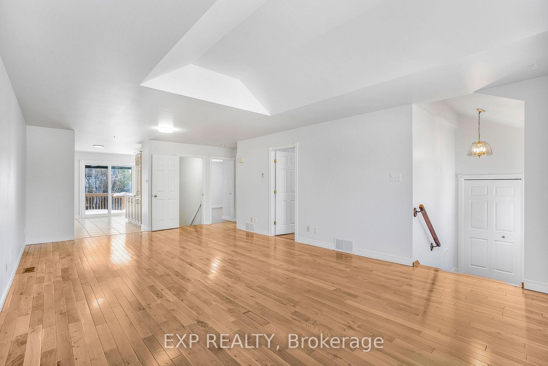 445 Desjardins Street photo 6
