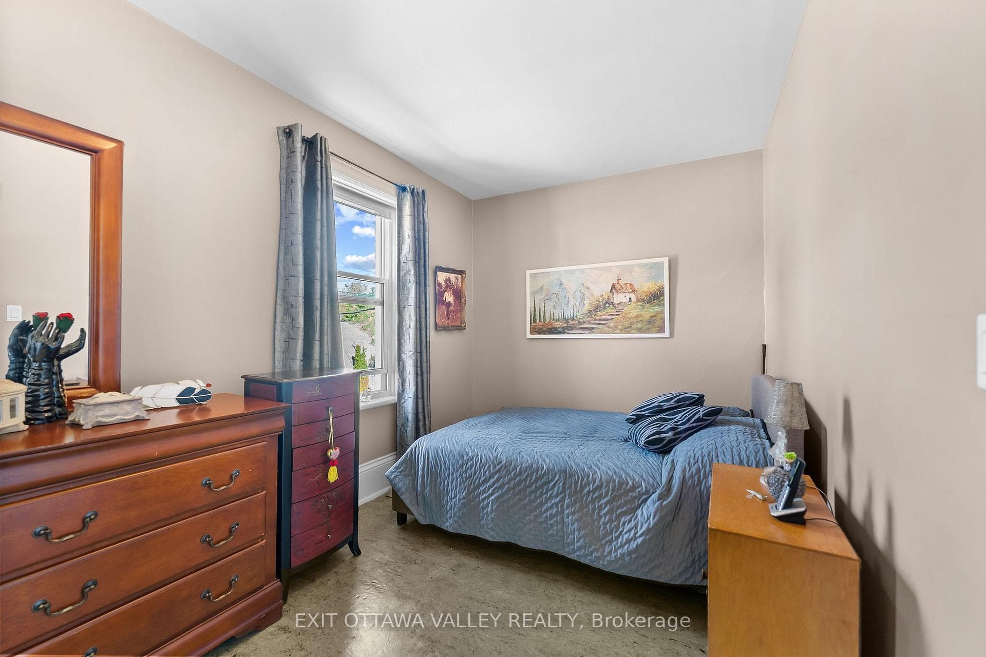 Bedroom 2 in unit 283