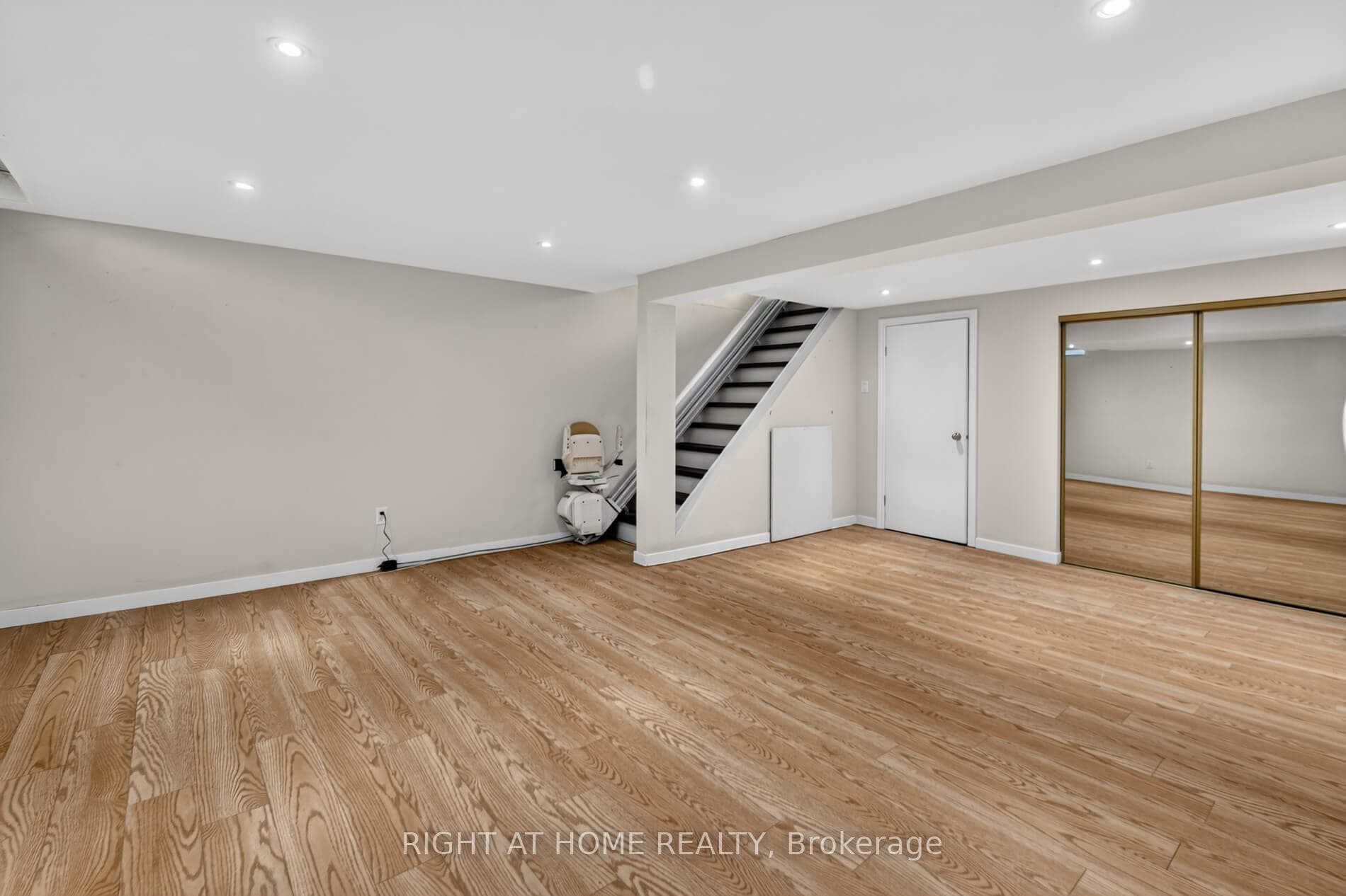 215 Glamis Road Unit 11 photo 23