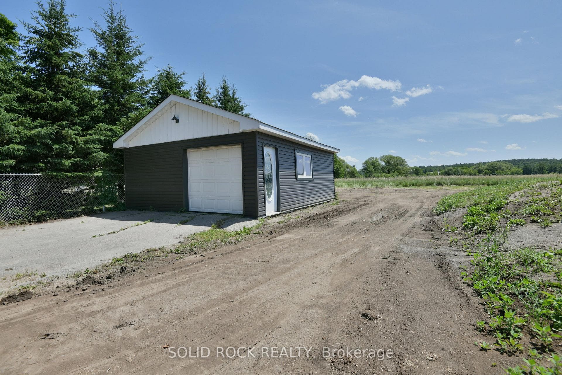 Detached garage