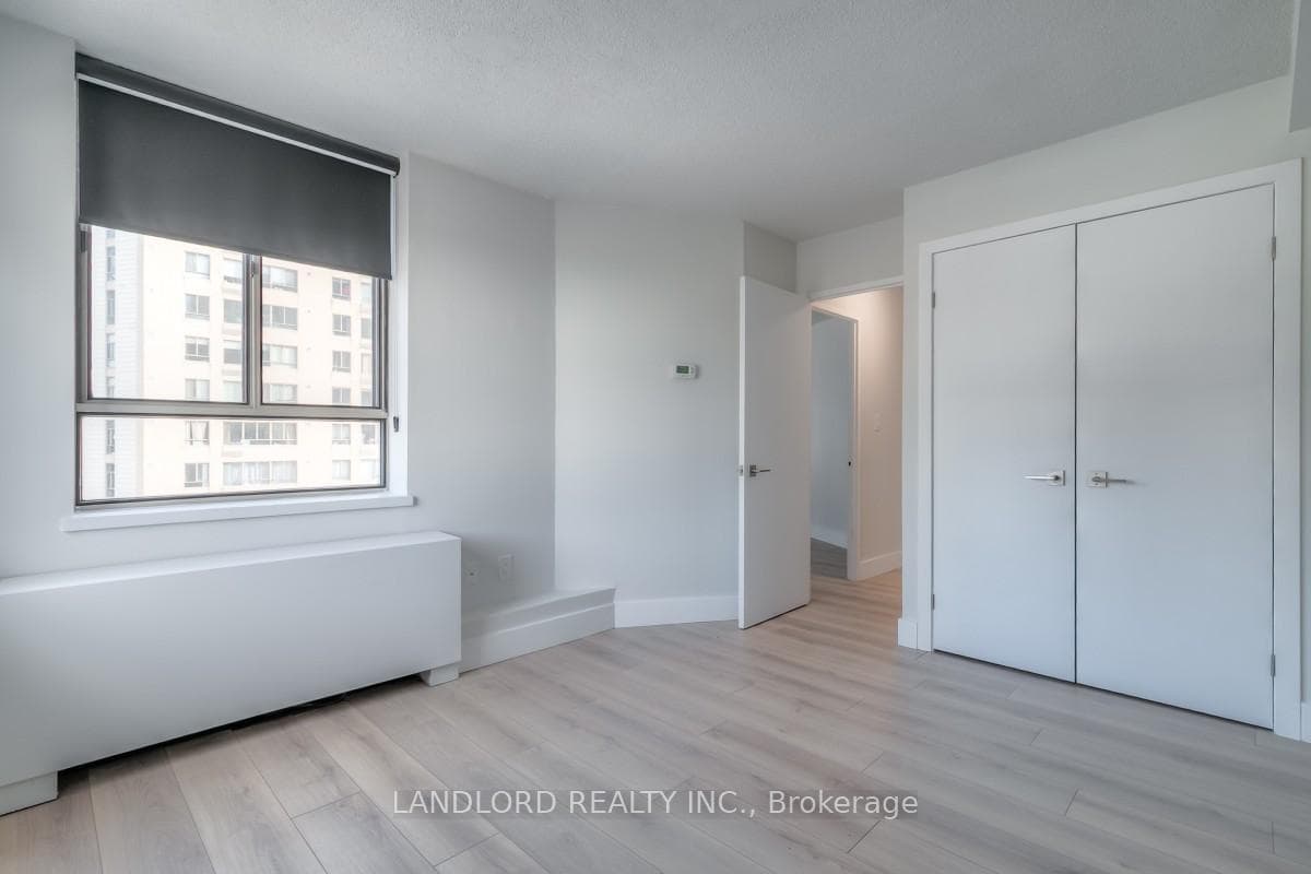 270 Queens Quay Unit 2306 photo 13