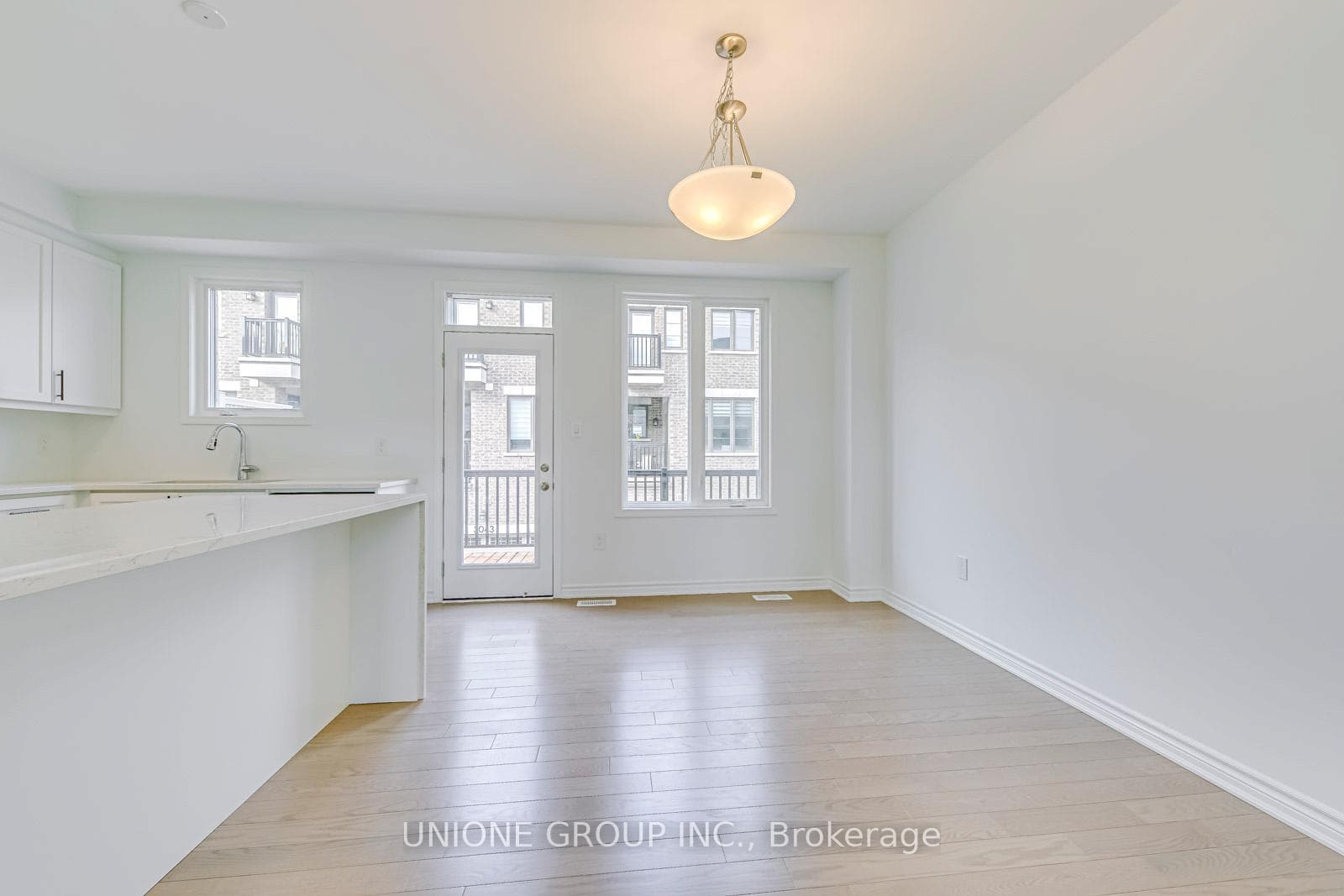 3038 Merrick Road photo 16