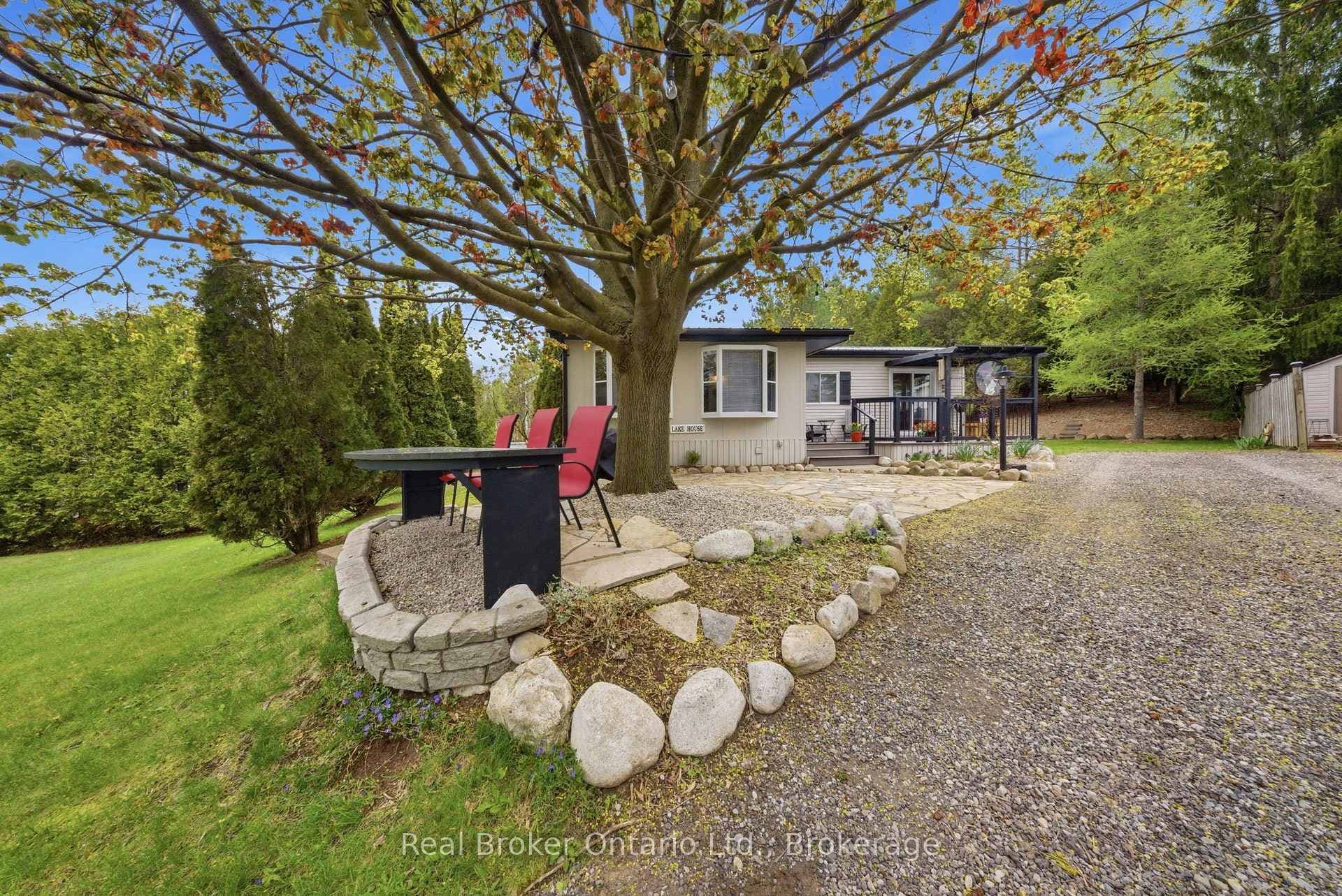 230 Mountain Ash Road photo 3