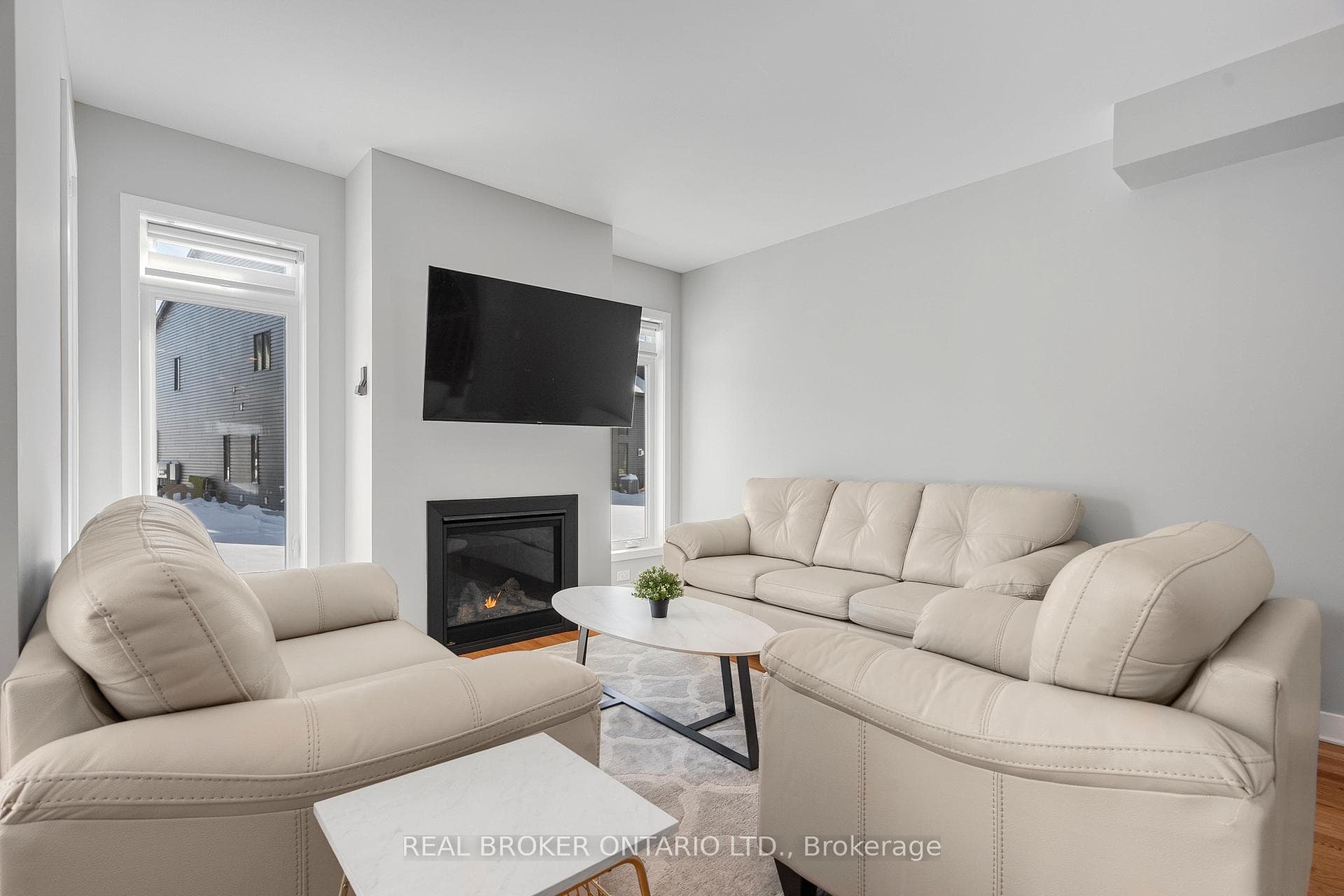 143 Bristol Crescent photo 16