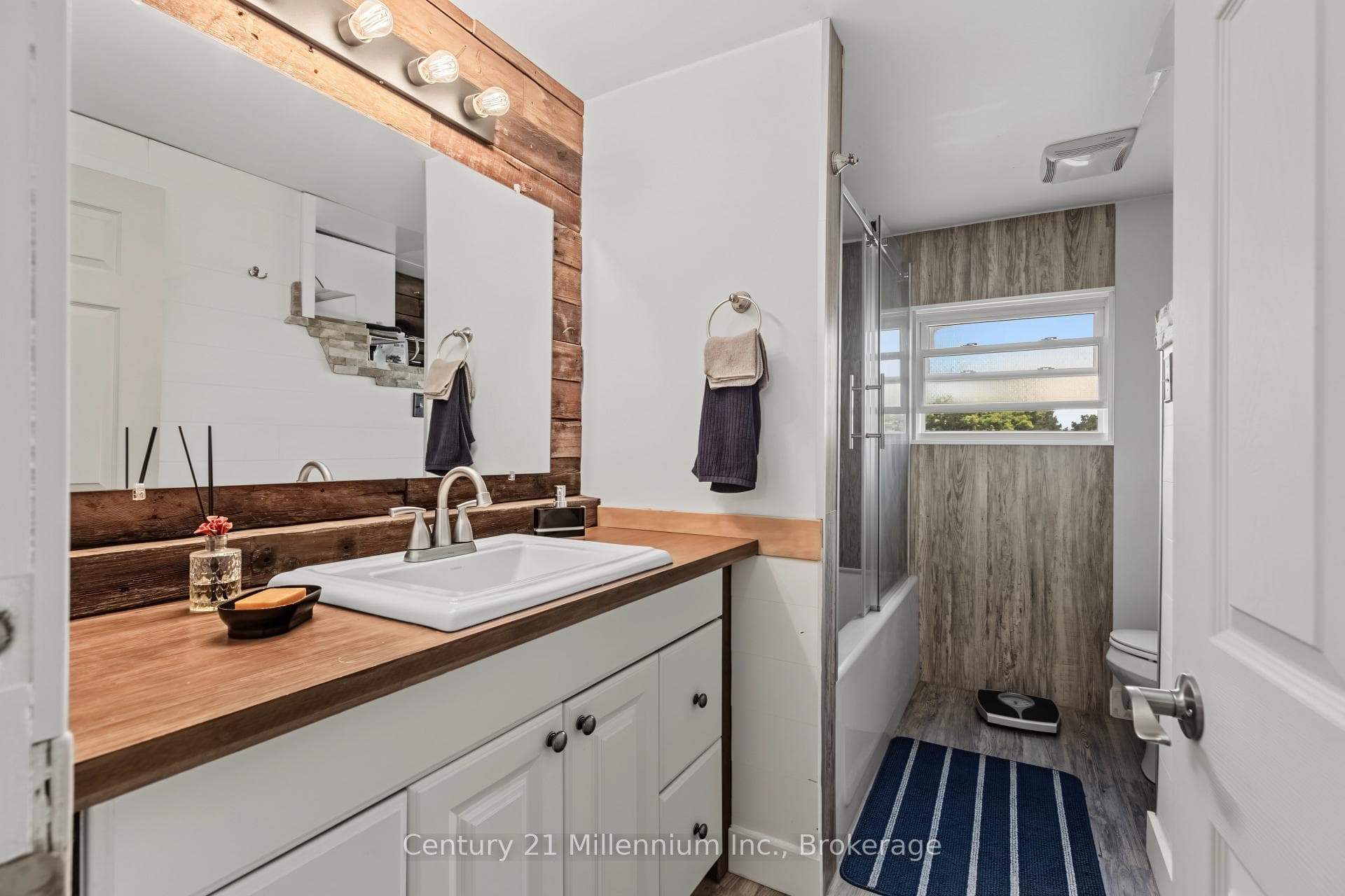544 Louisa Street photo 26