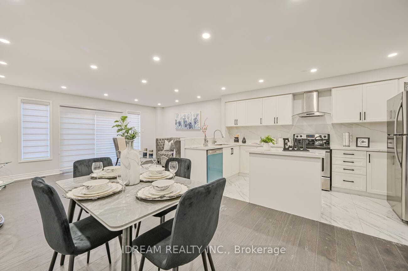 24 Mannel Crescent photo 8