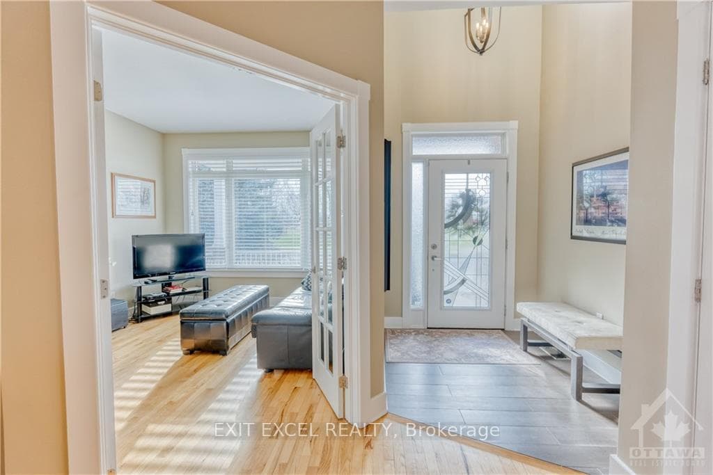 23 WYCLIFFE Way photo 3