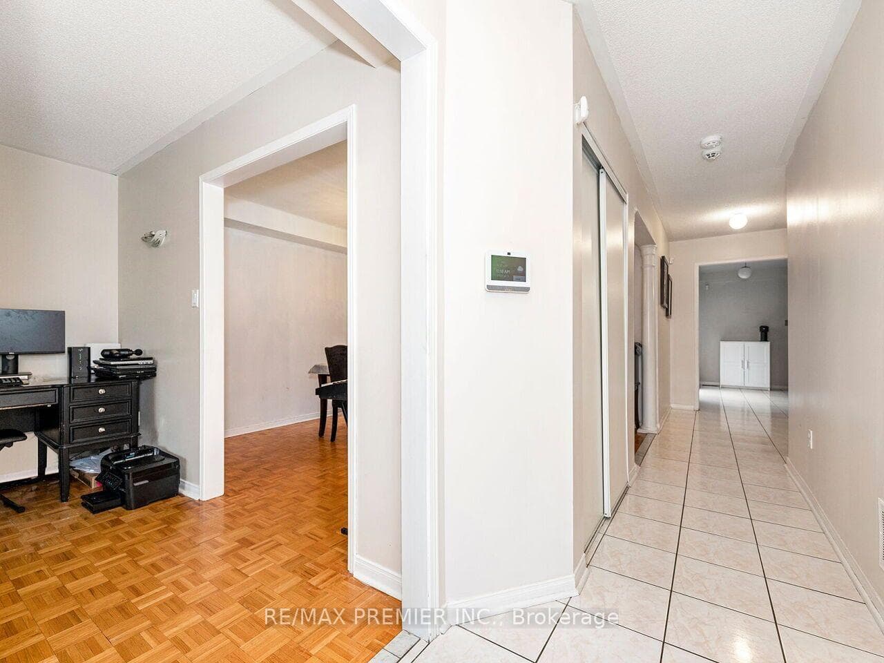 32 Stonebriar Drive photo 5