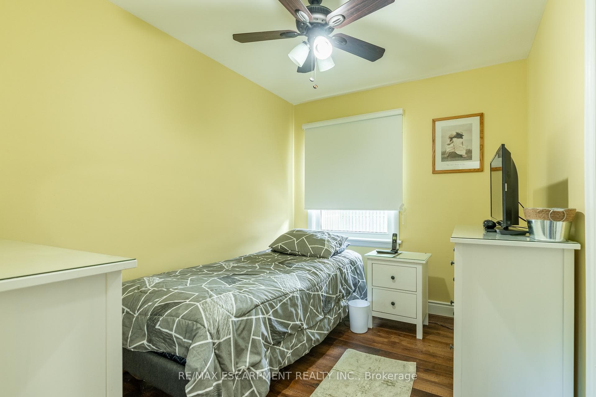 914 Brucedale Avenue photo 18