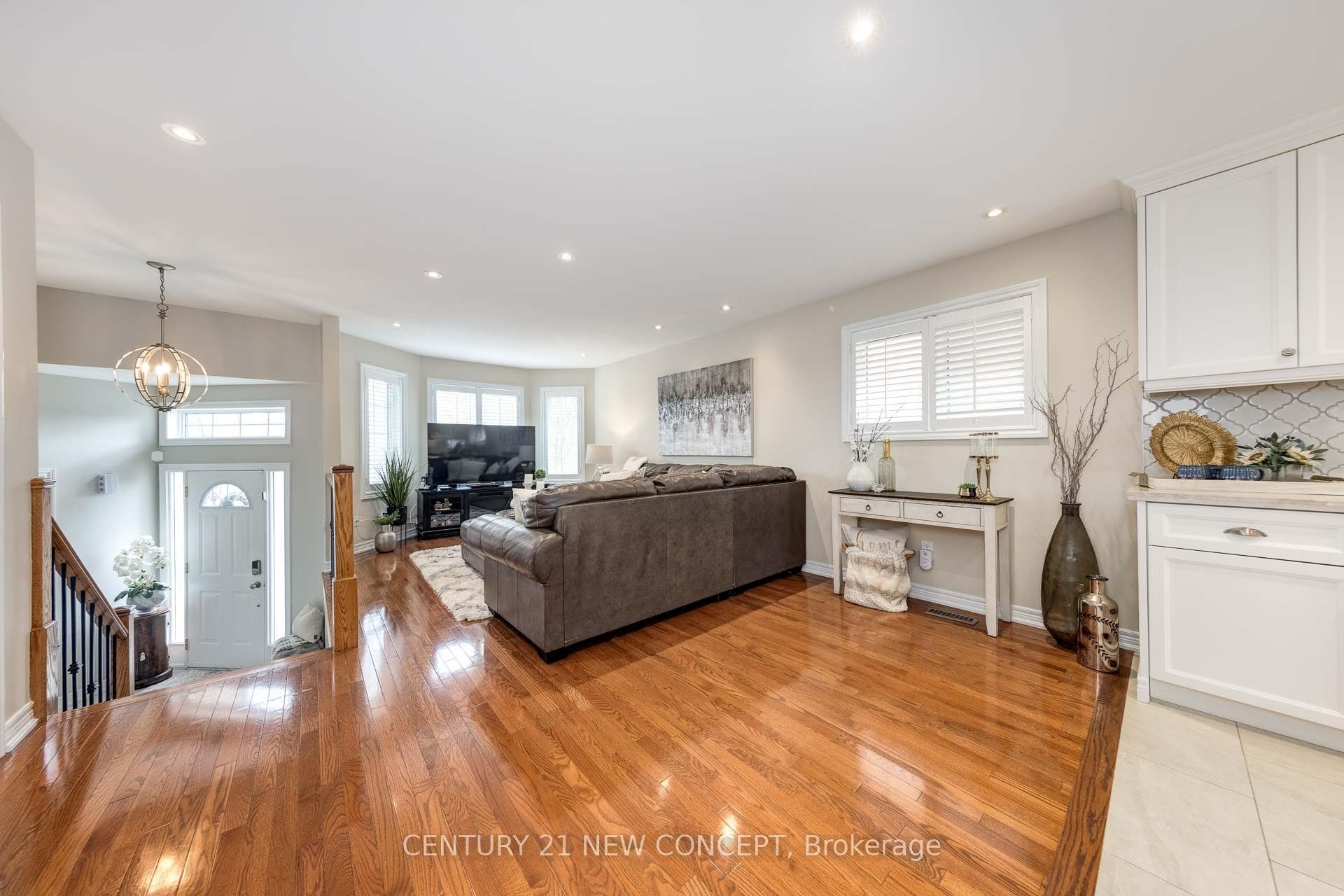 32 Strawberry Hill Court photo 13